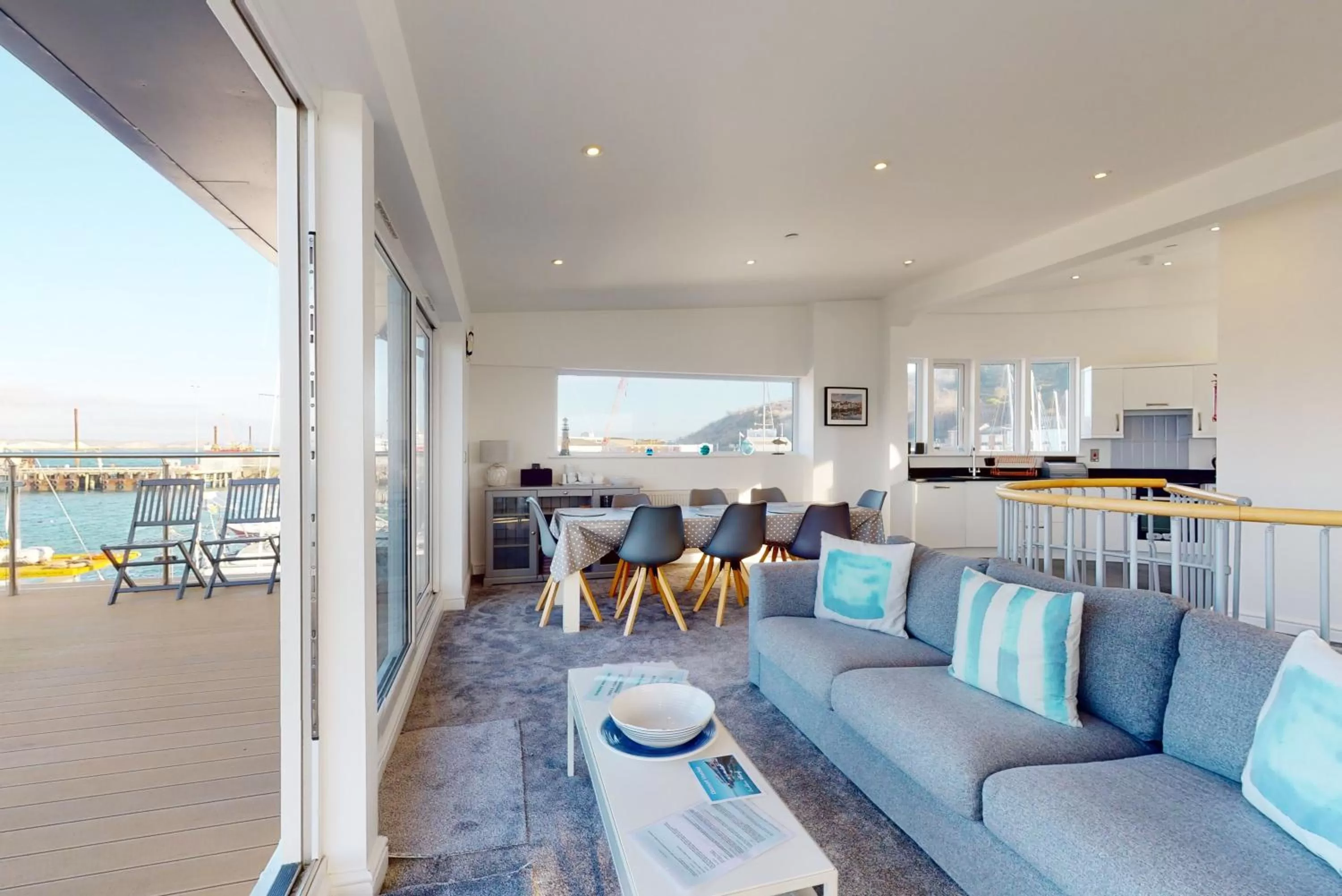 Living room in Crabbers' Wharf