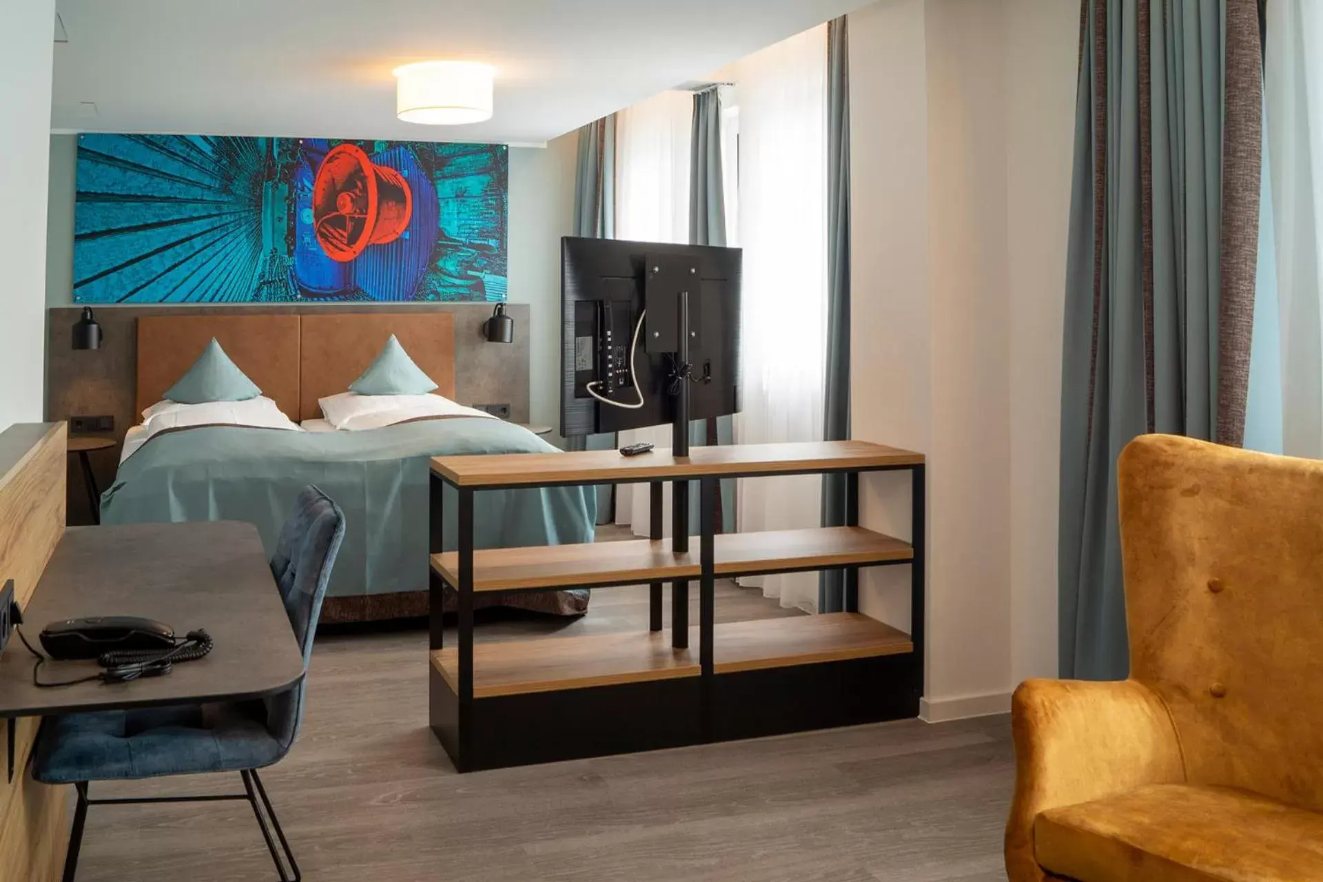 TV and multimedia, Bed in Trip Inn Living and Suites Essen
