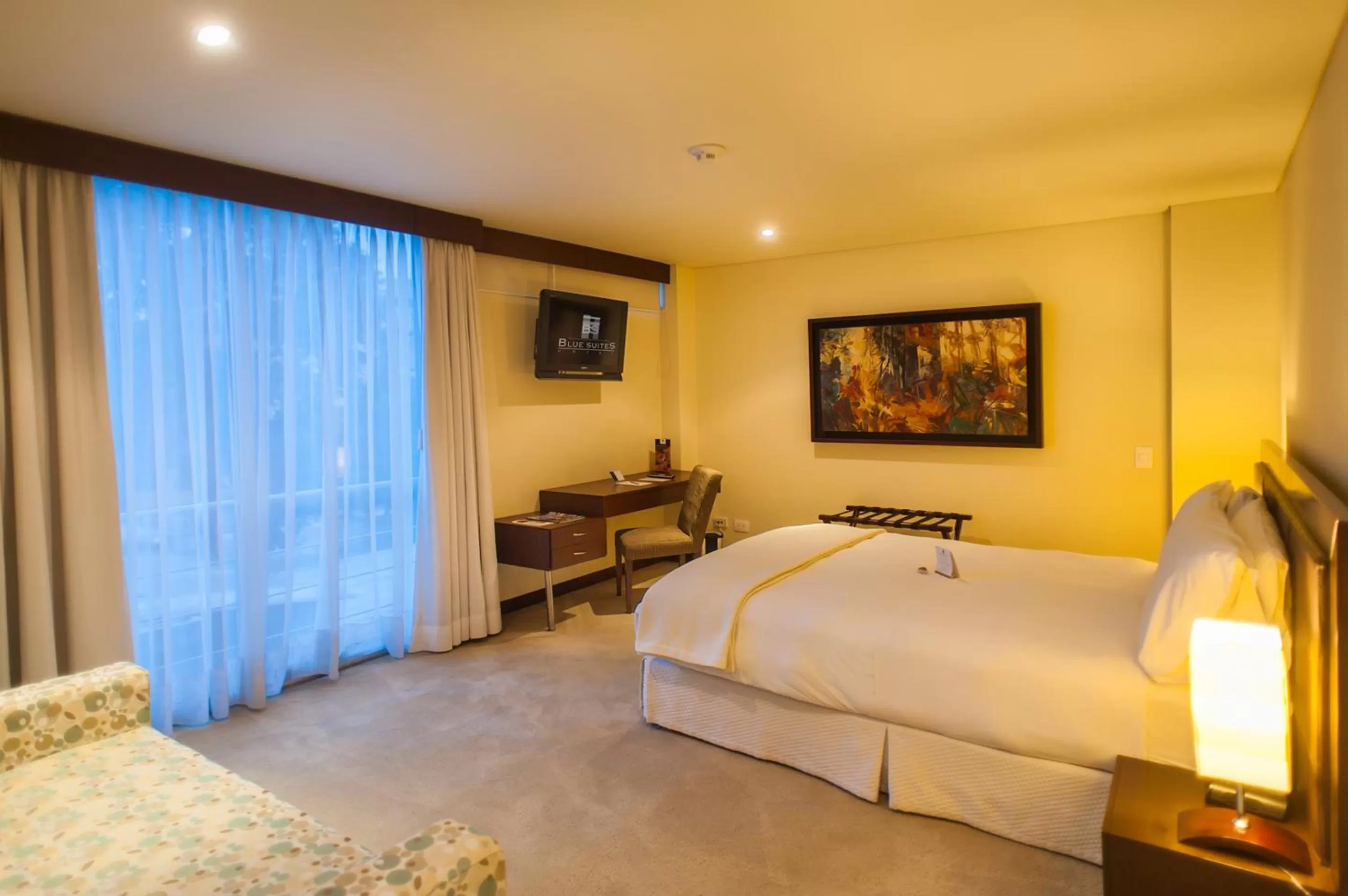 Photo of the whole room, Bed in Blue Suites Hotel
