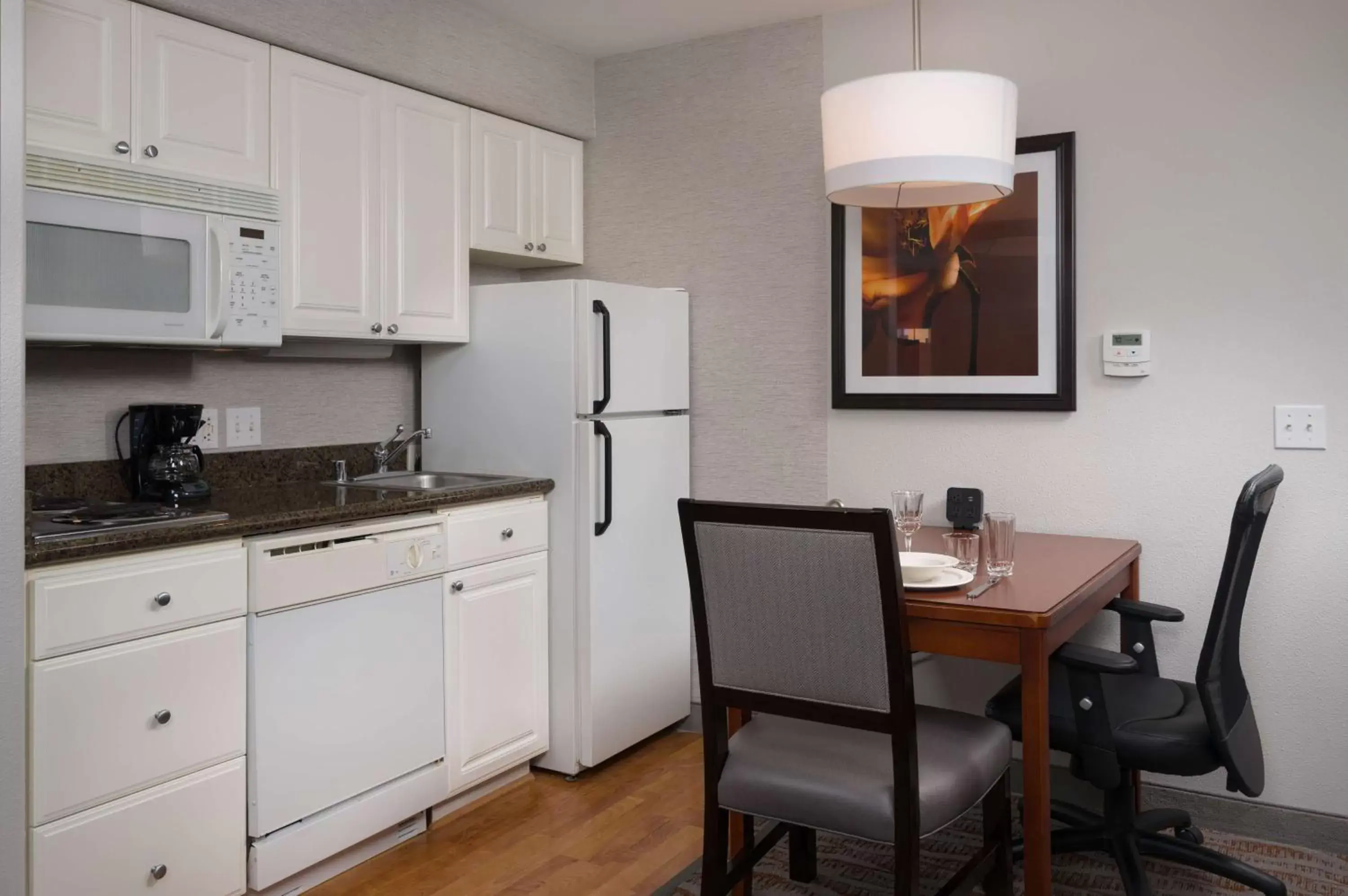 Kitchen or kitchenette, Kitchen/Kitchenette in Homewood Suites by Hilton Vancouver / Portland