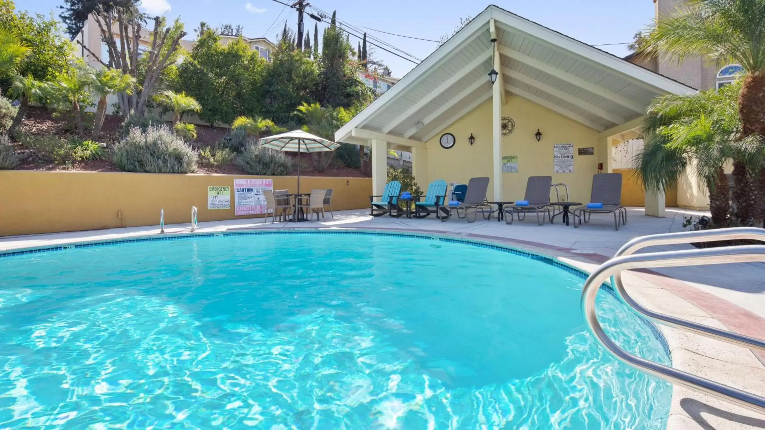 Pool view, Swimming Pool in Best Western Woodland Hills