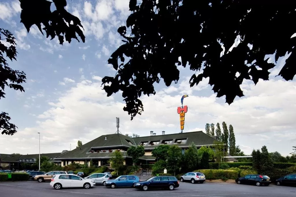 Facade/entrance in Hotel Moers van der Valk