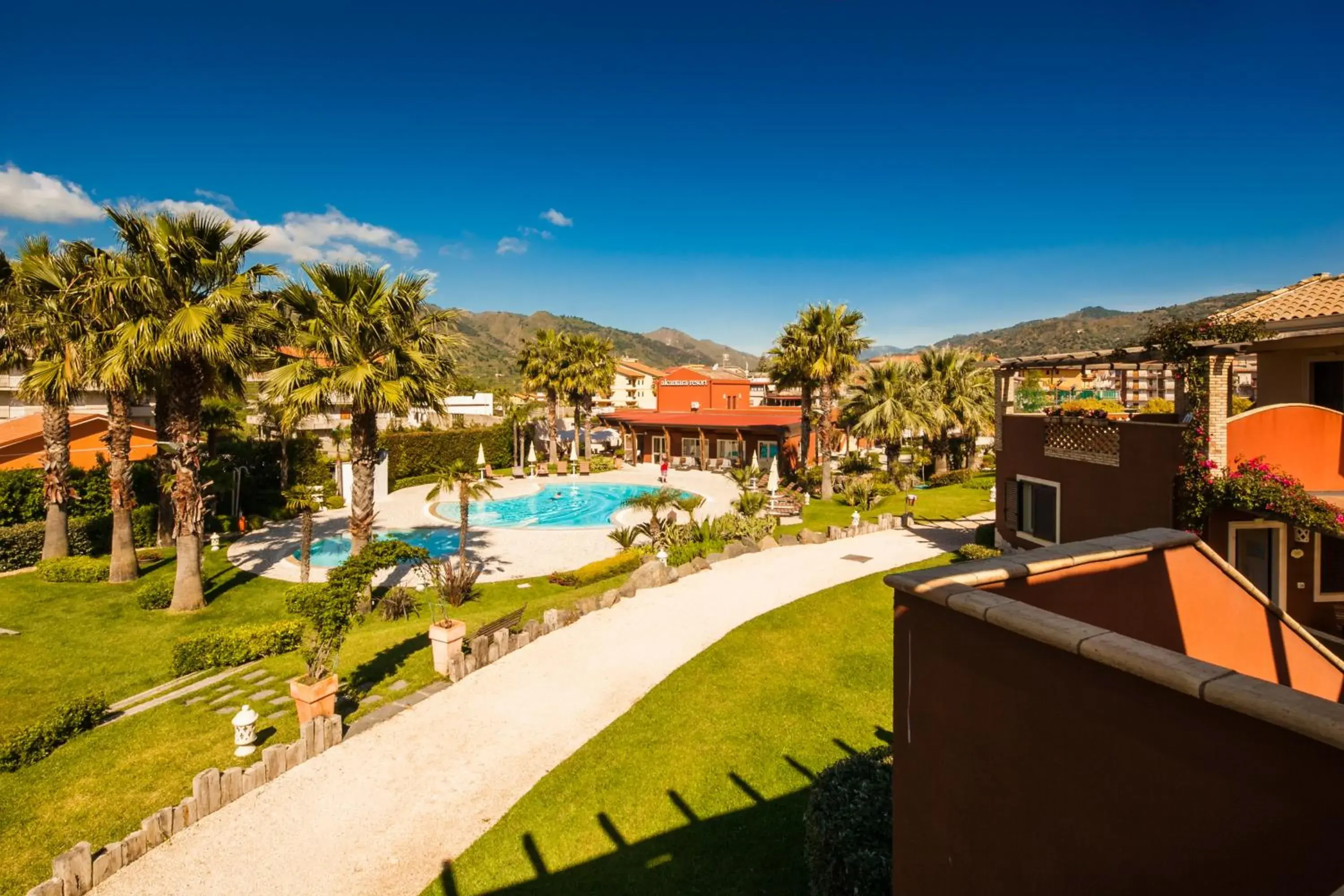 Pool View in Alcantara Resort di Charme