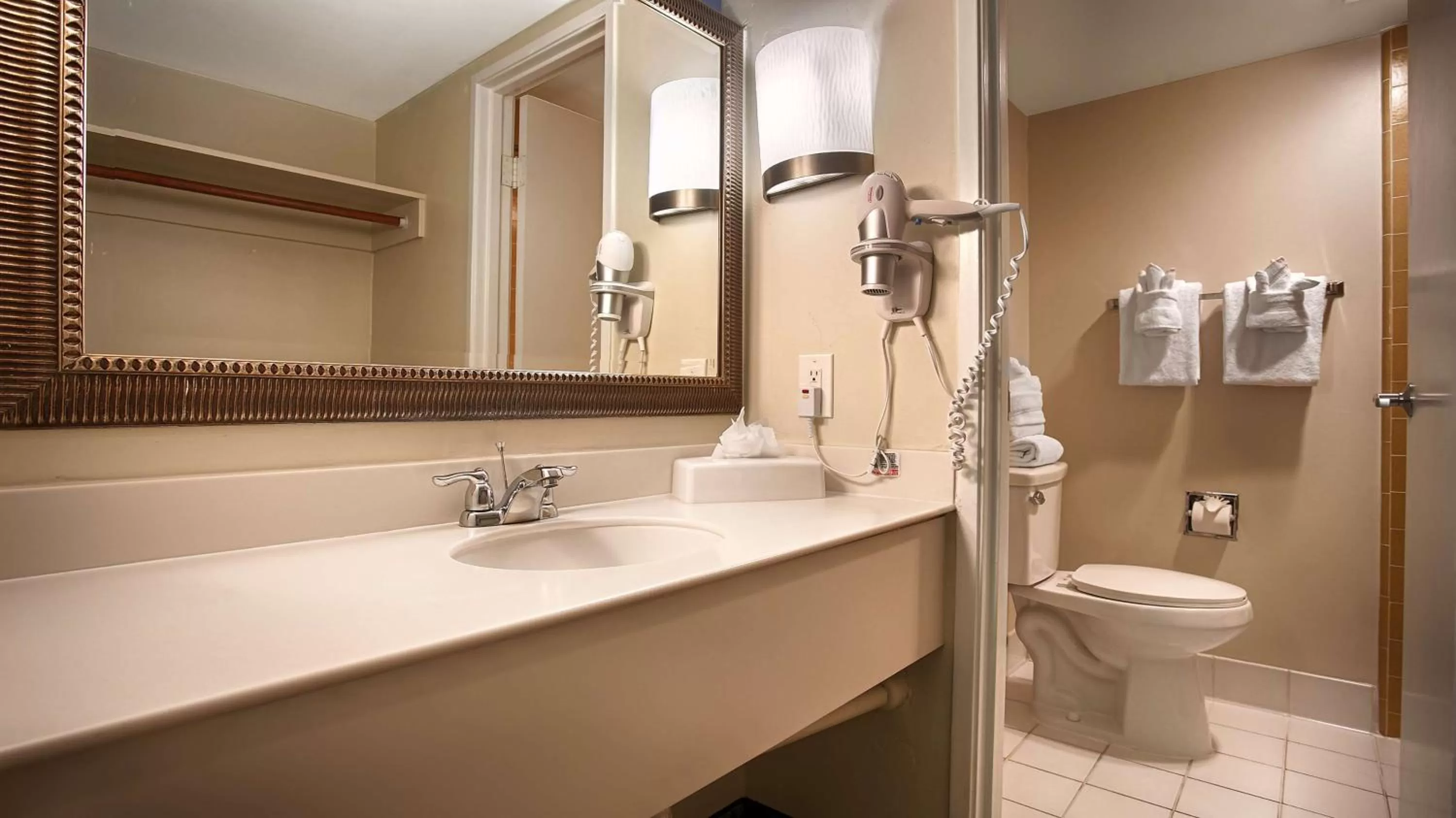 Bathroom in Beachside Inn