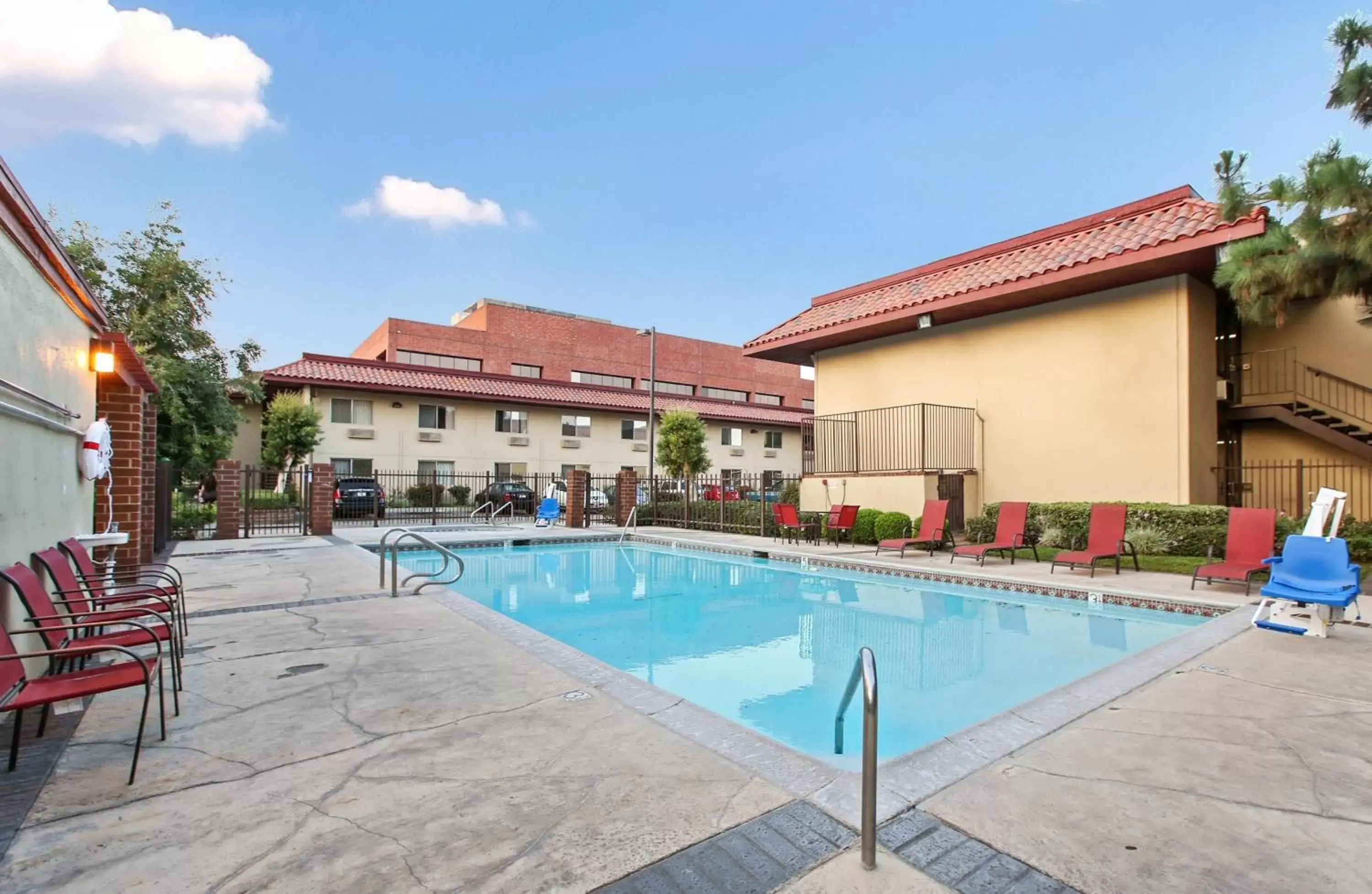 Swimming pool, Property Building in Red Roof Inn Santa Ana