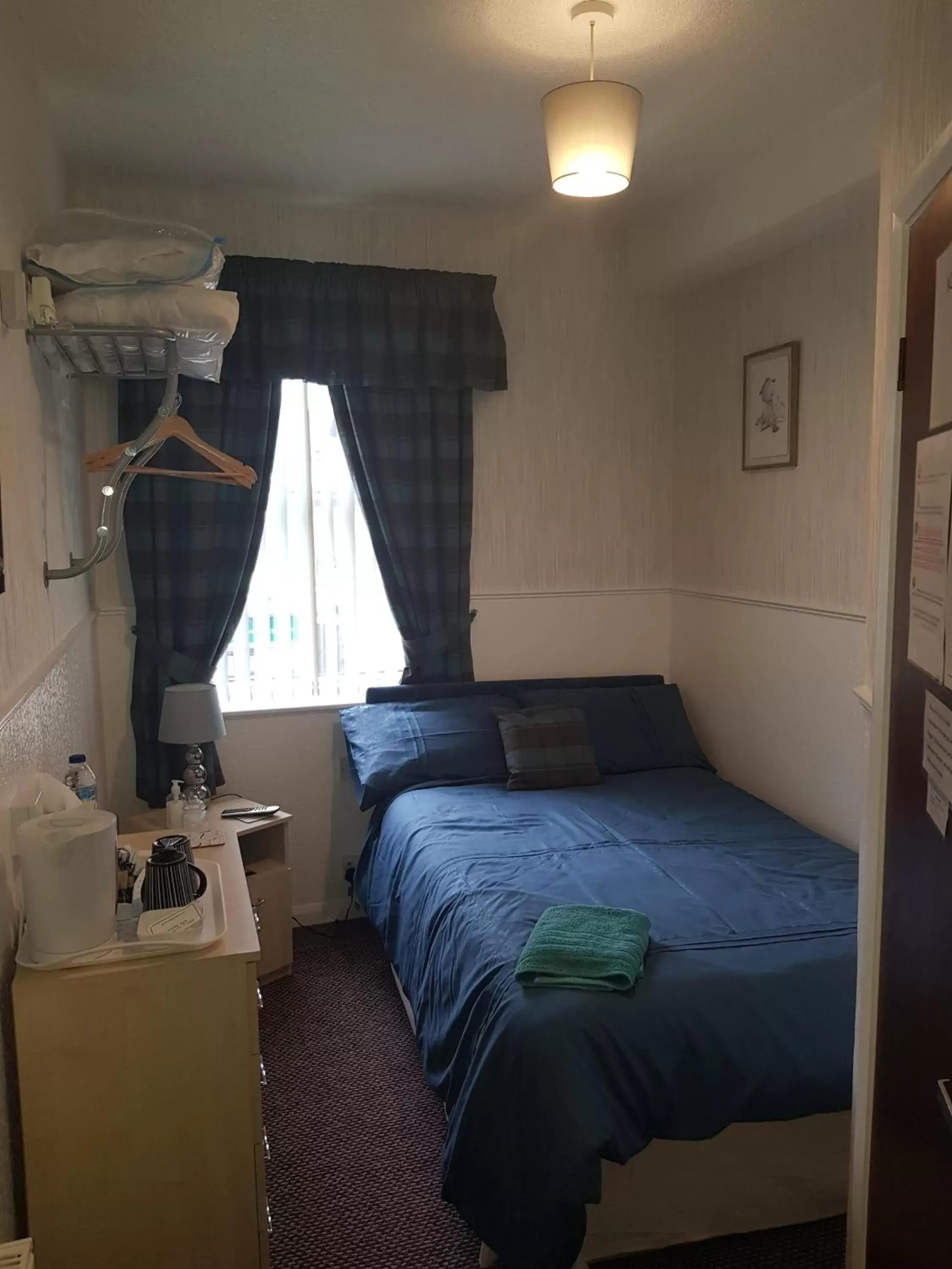 Standard Single Room with Shower in Thornhill Blackpool