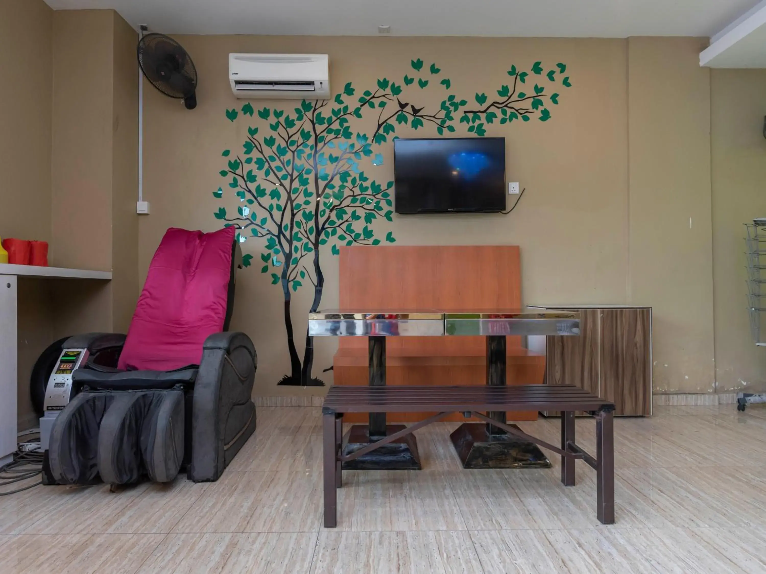 Lobby or reception, TV/Entertainment Center in I Leaf Boutique Hotel