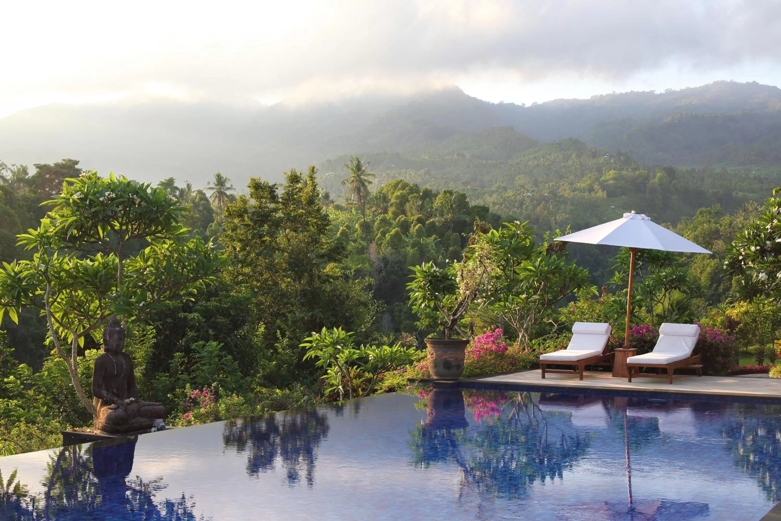 Swimming pool in Shanti Natural Panorama View Hotel
