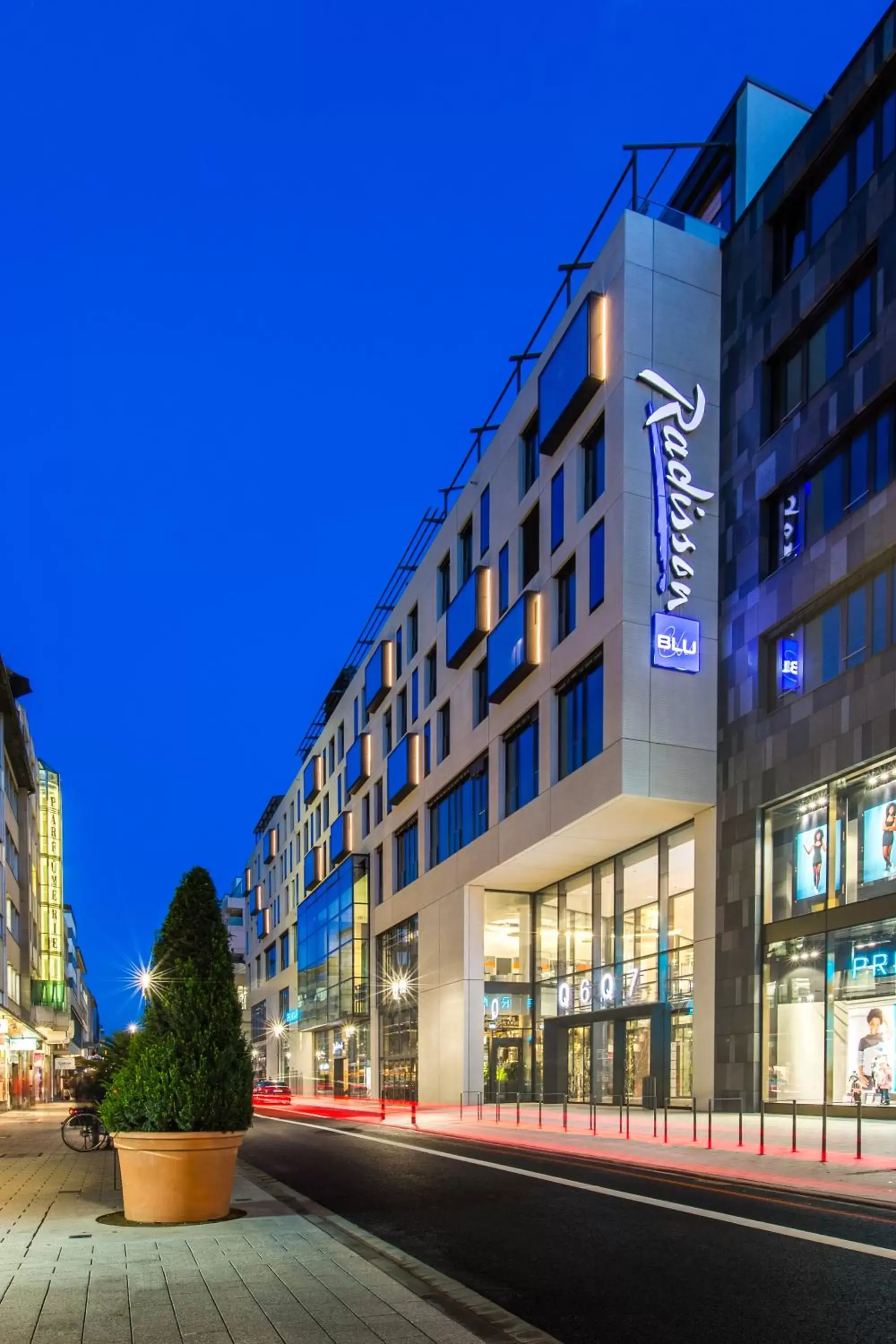 Facade/entrance, Property Building in Radisson Blu Hotel, Mannheim