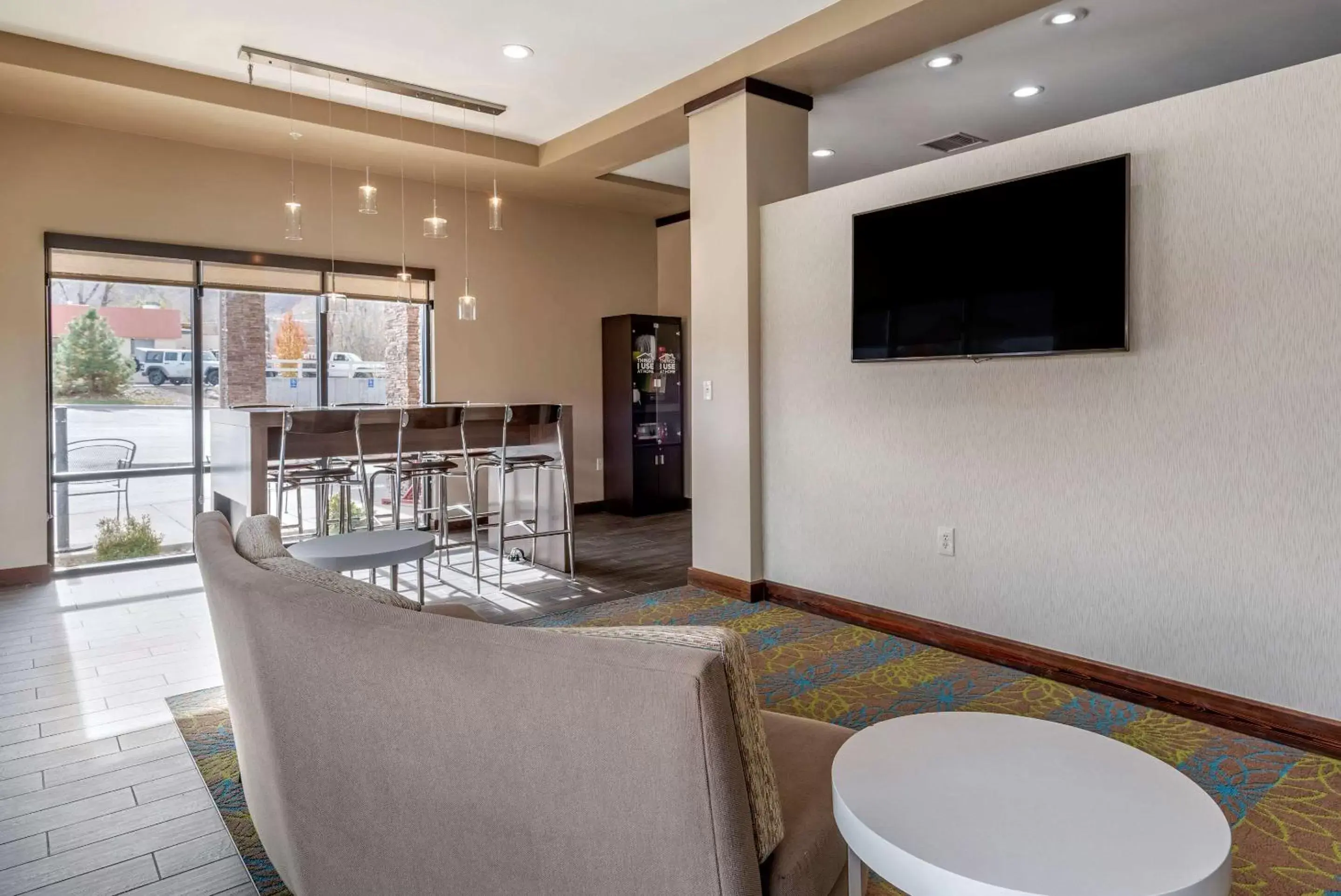 Lobby or reception, Seating Area in MainStay Suites Moab near Arches National Park