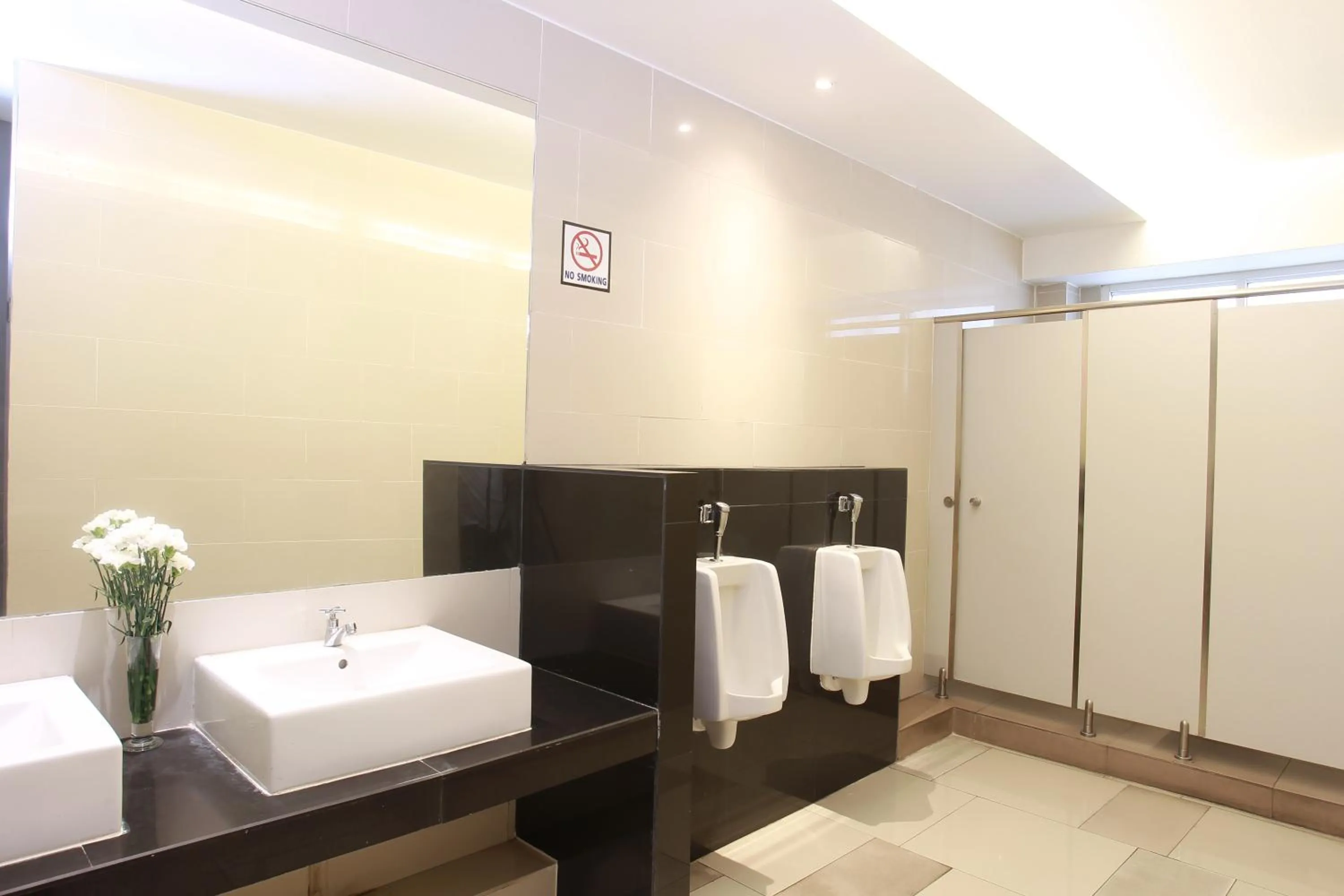 Bathroom in Lee Garden Bangkok