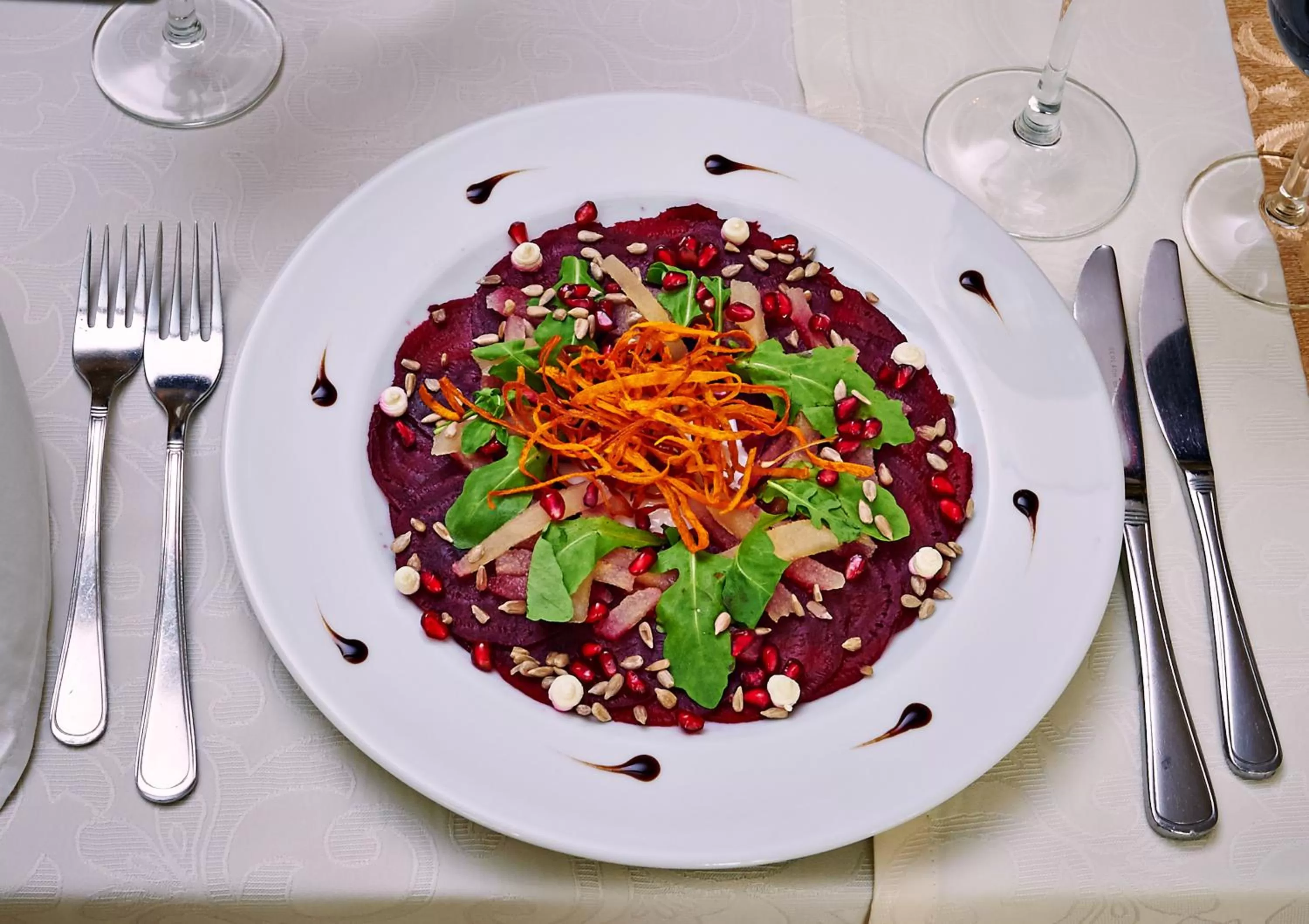 Restaurant/places to eat in Villa Royal