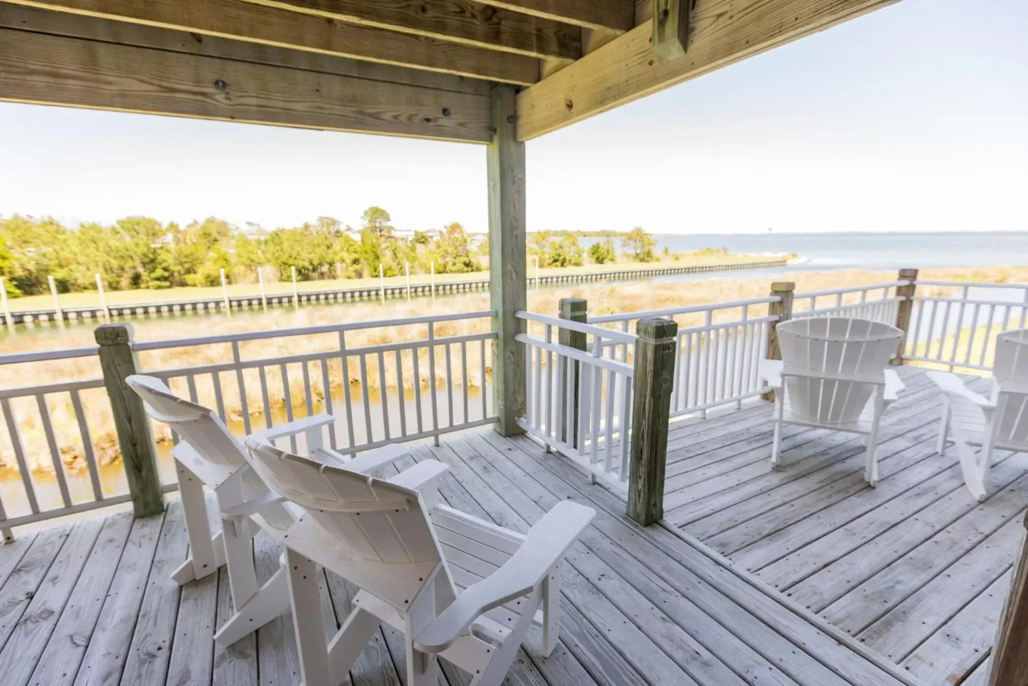 Balcony/Terrace in The Burrus House Inn Waterfront Suites
