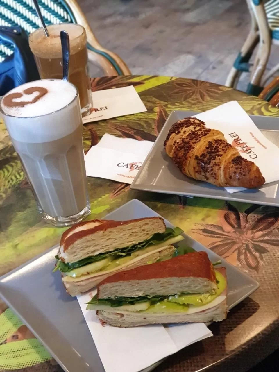 Breakfast in CENTER rooms