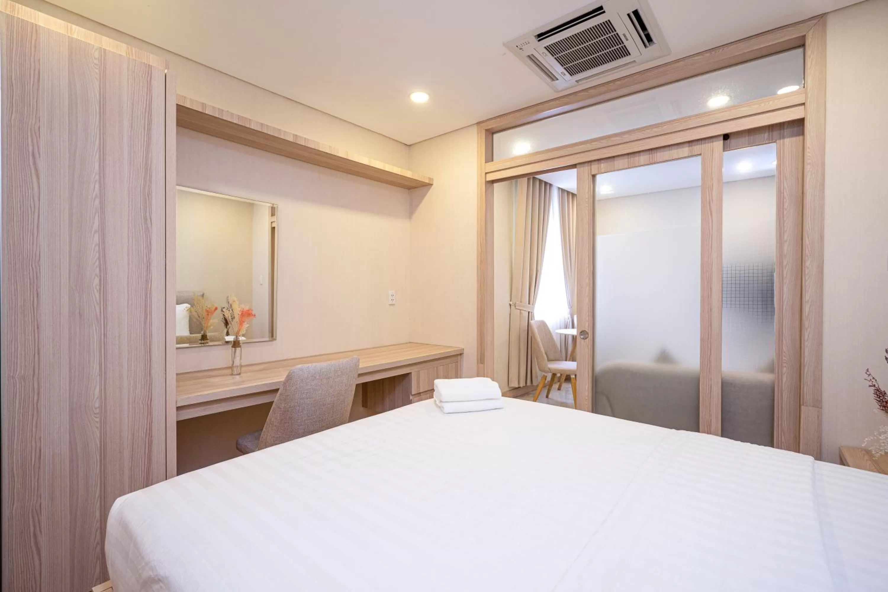 Bed in Luxy Park Hotel & Apartments - Notre Dame