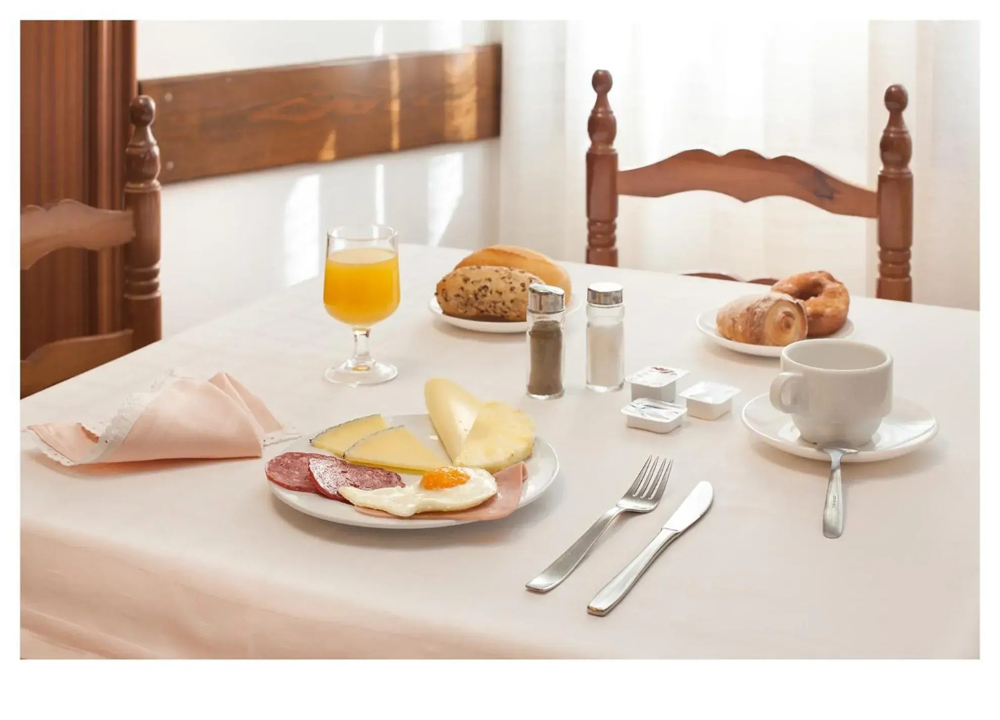 Breakfast in Hotel Ninays