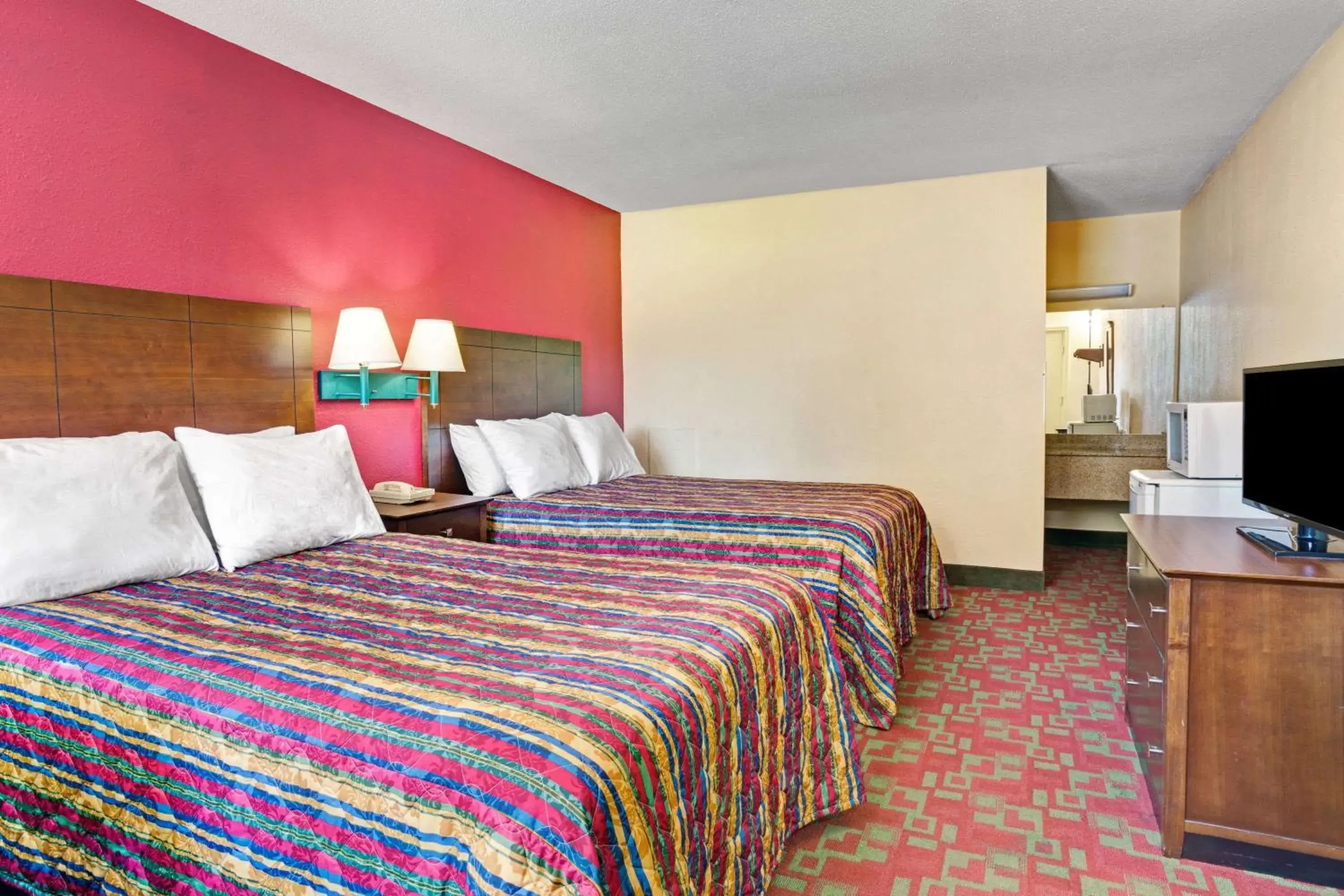 Photo of the whole room, Bed in Days Inn by Wyndham Elizabeth City