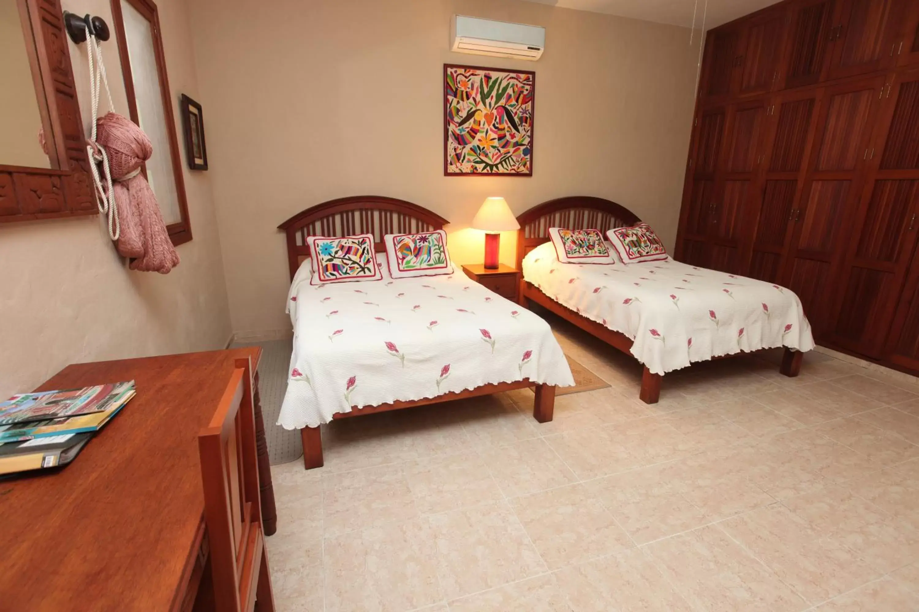 Photo of the whole room, Bed in Casa Quetzal Hotel