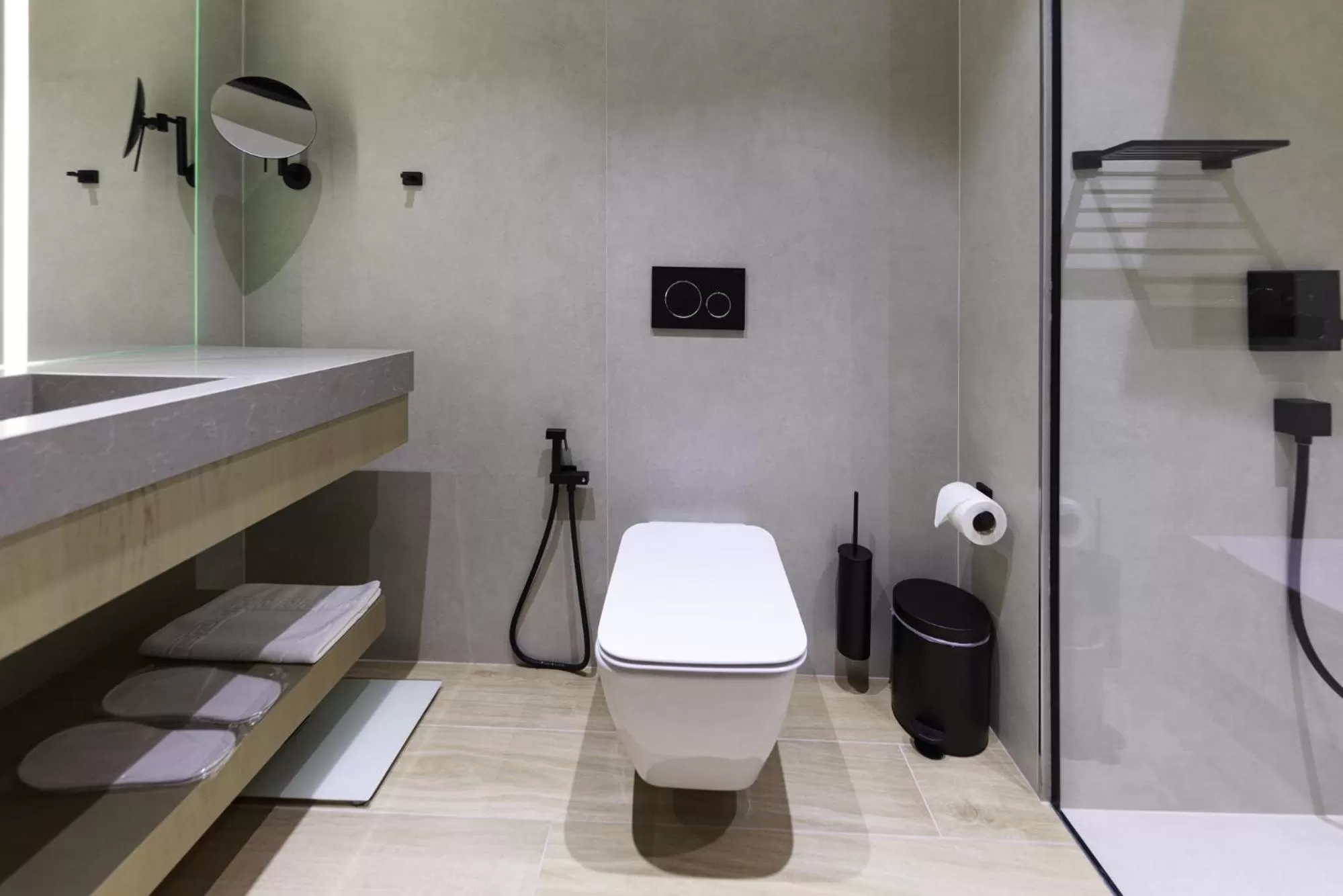 Shower in Hotel Uji Ftohte Tepelene