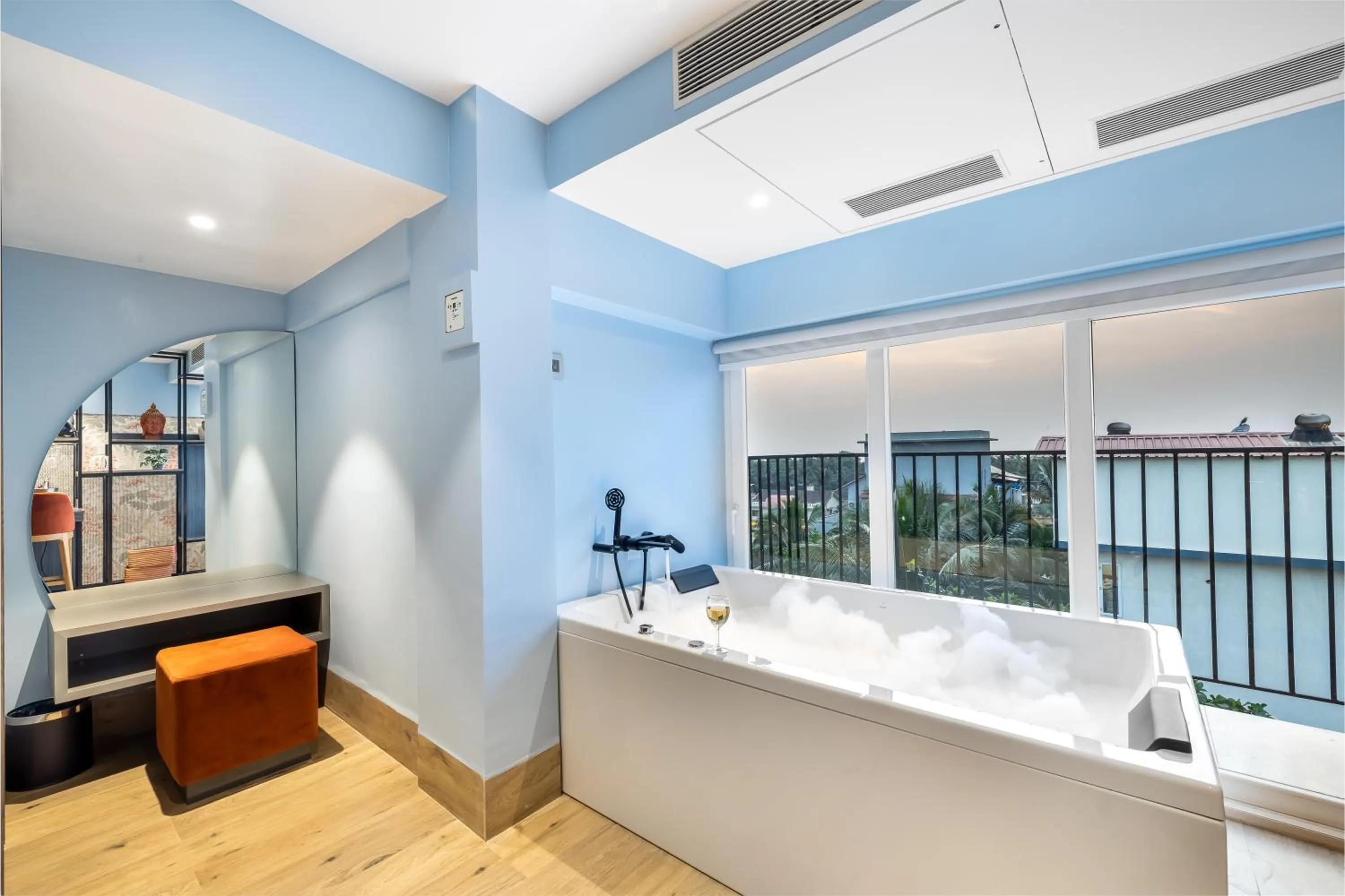 Bath in Clarion Hotel Ocean Palms Goa