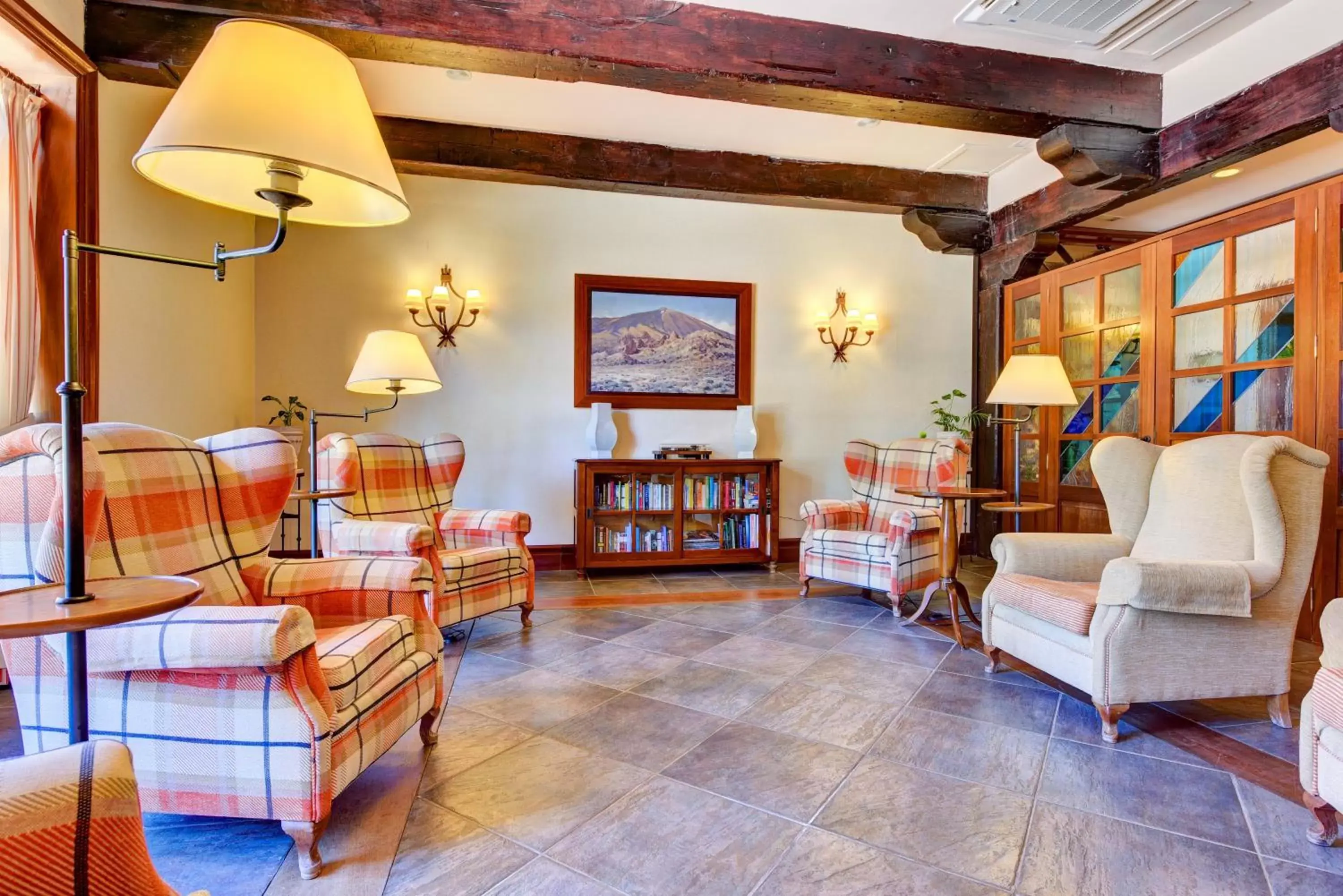 Library, Seating Area in Hotel Spa Villalba