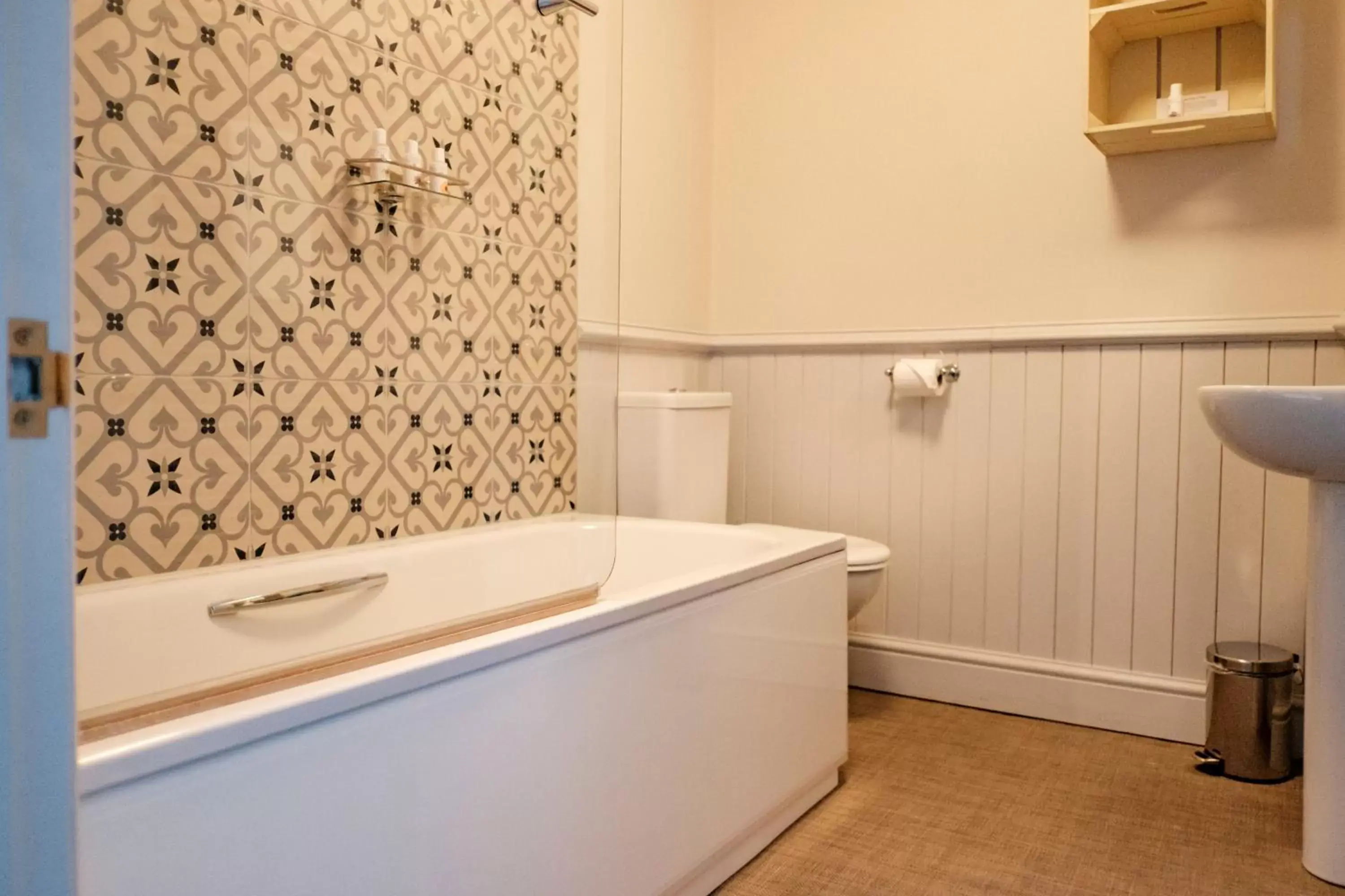 Classic Suite in The Bull Hotel Classic Suite in The Bull Hotel