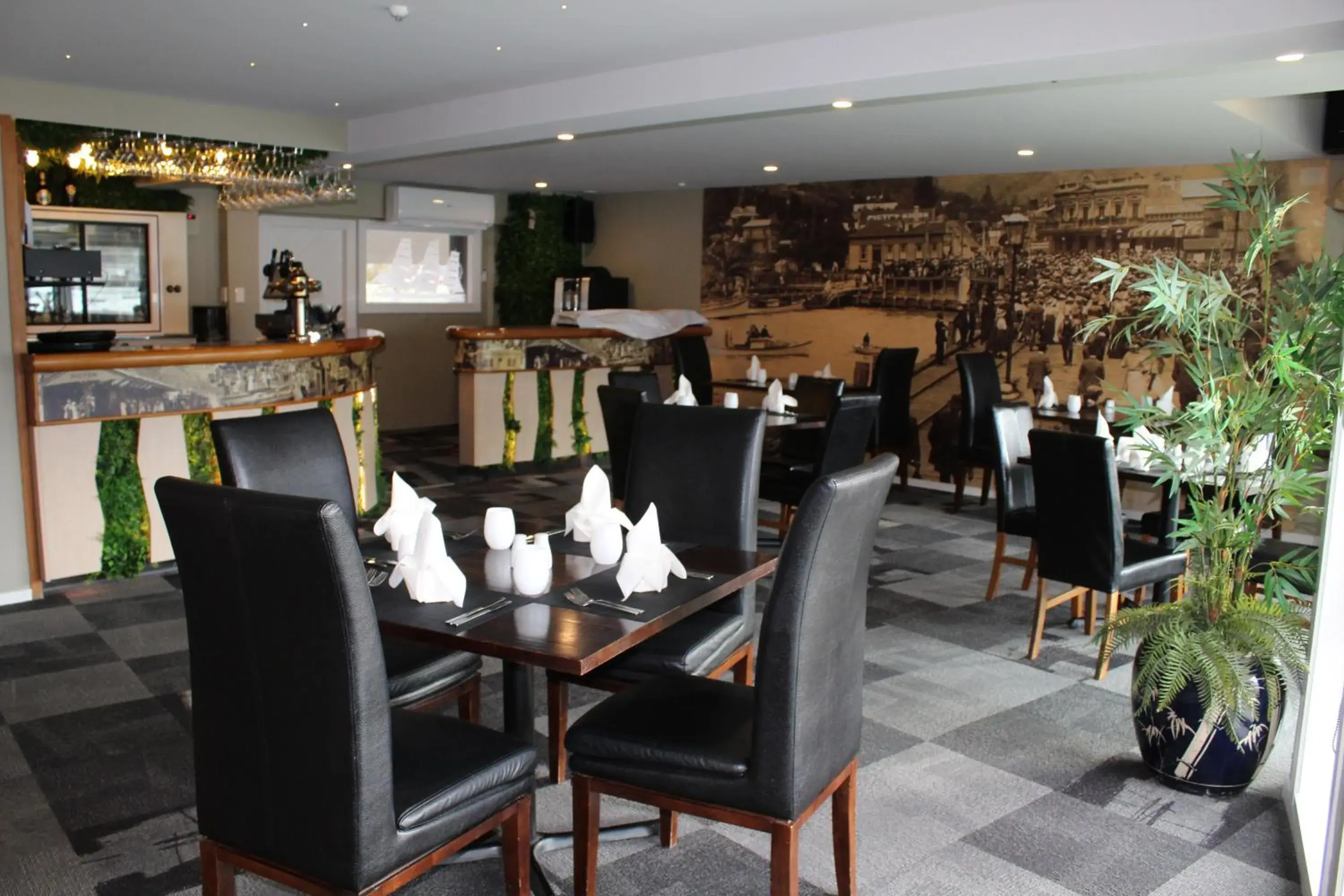 Restaurant/places to eat in Beachcomber Inn Picton Restaurant/places to eat in Beachcomber Inn Picton