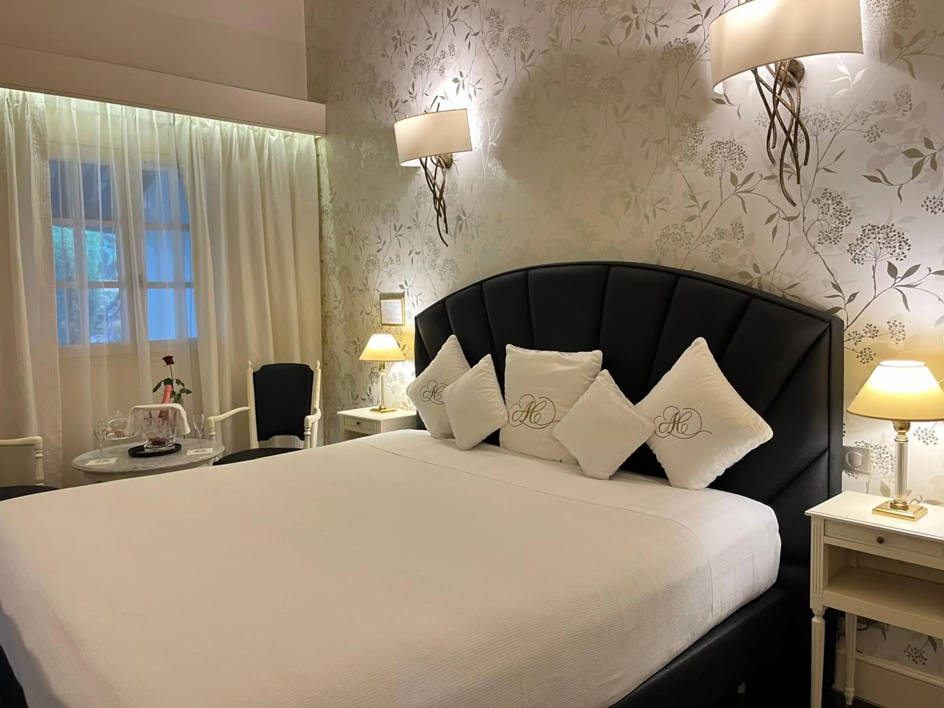 Bed in Auberge de Cassagne & Spa