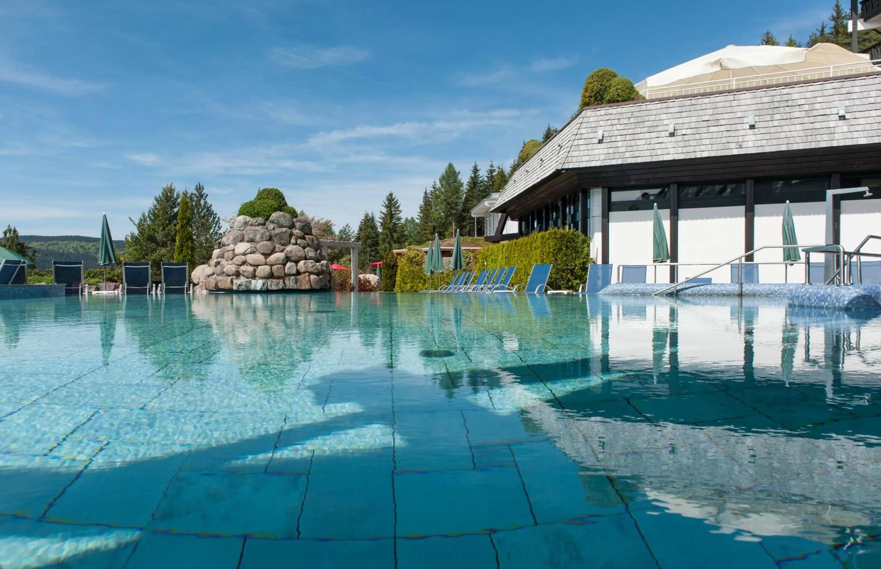 Swimming pool in Hotel Vier Jahreszeiten am Schluchsee