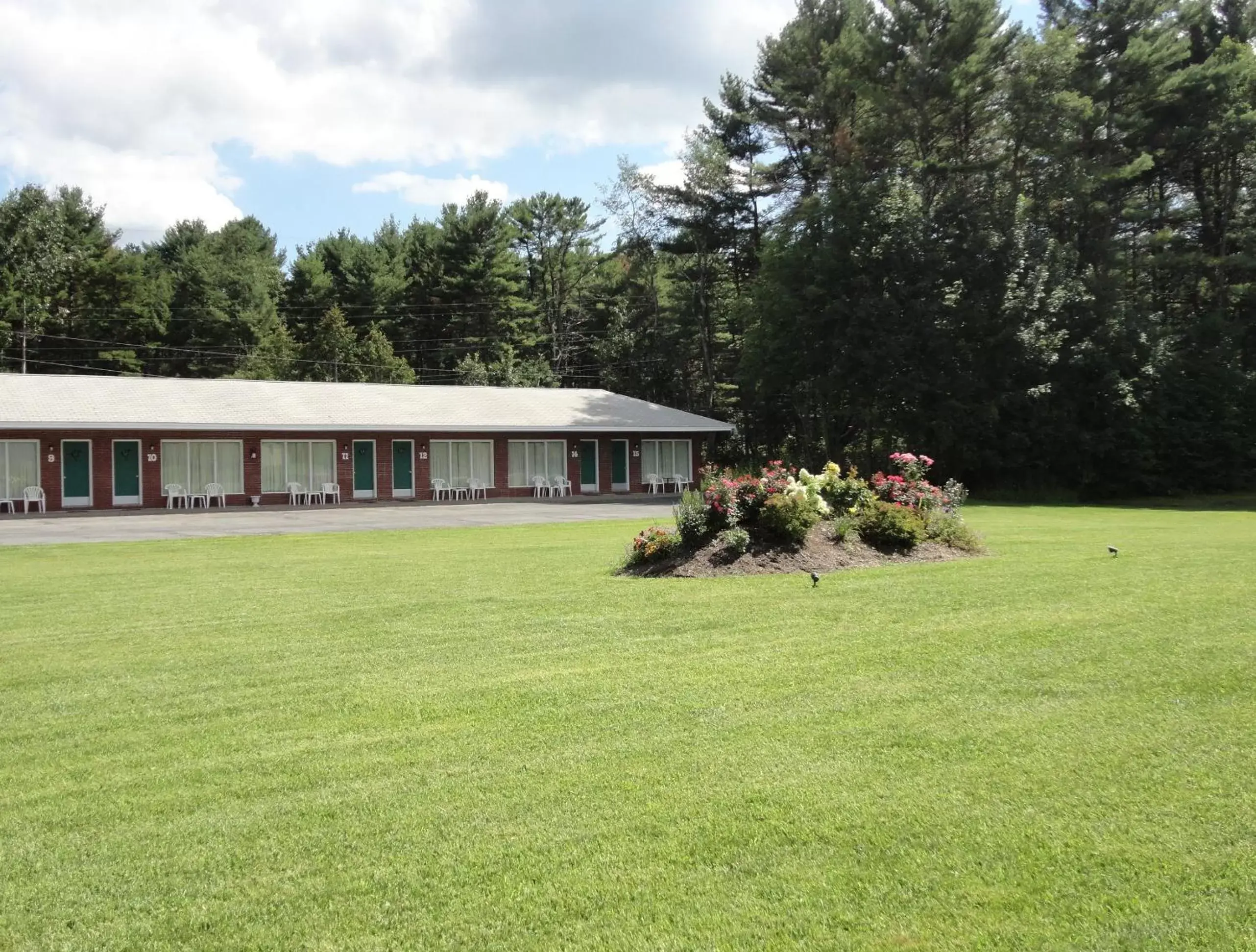 Area and facilities, Property Building in Sara Glen Motel - Saratoga Springs-Glens Falls