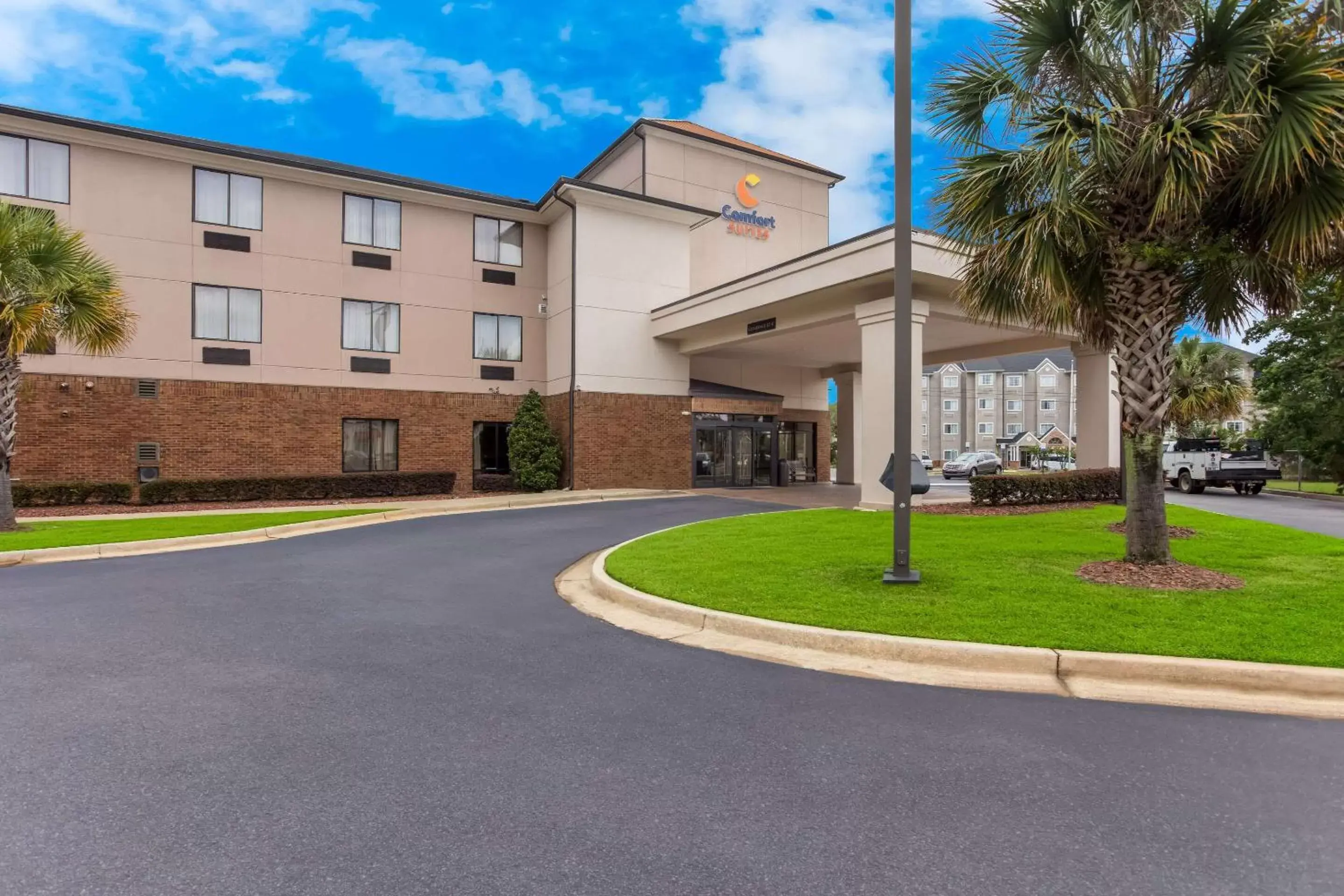 Property Building in Comfort Suites North Mobile