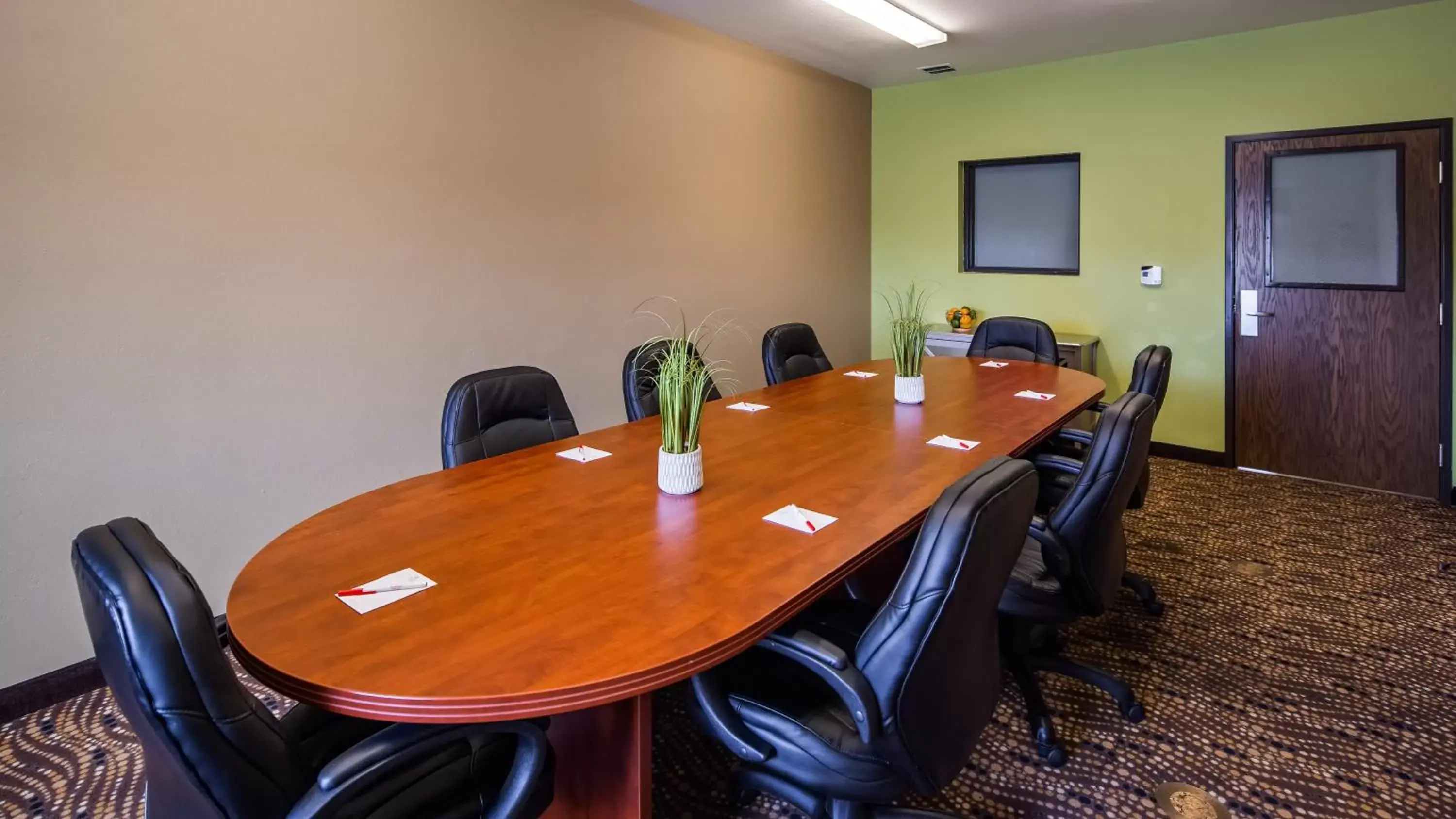 Meeting/conference room in SureStay Plus Hotel by Best Western Buckhannon