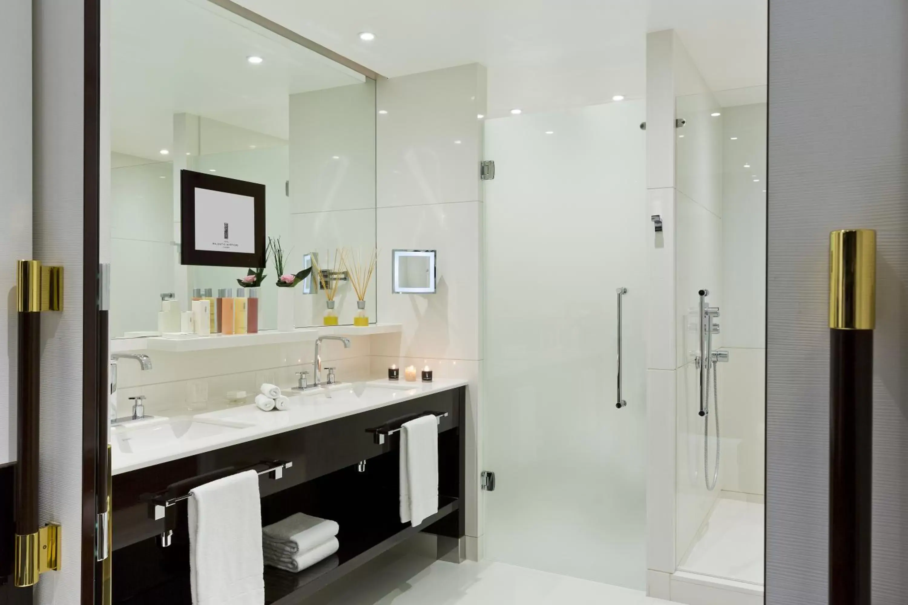 Shower, Bathroom in Hôtel Barrière Le Majestic Cannes