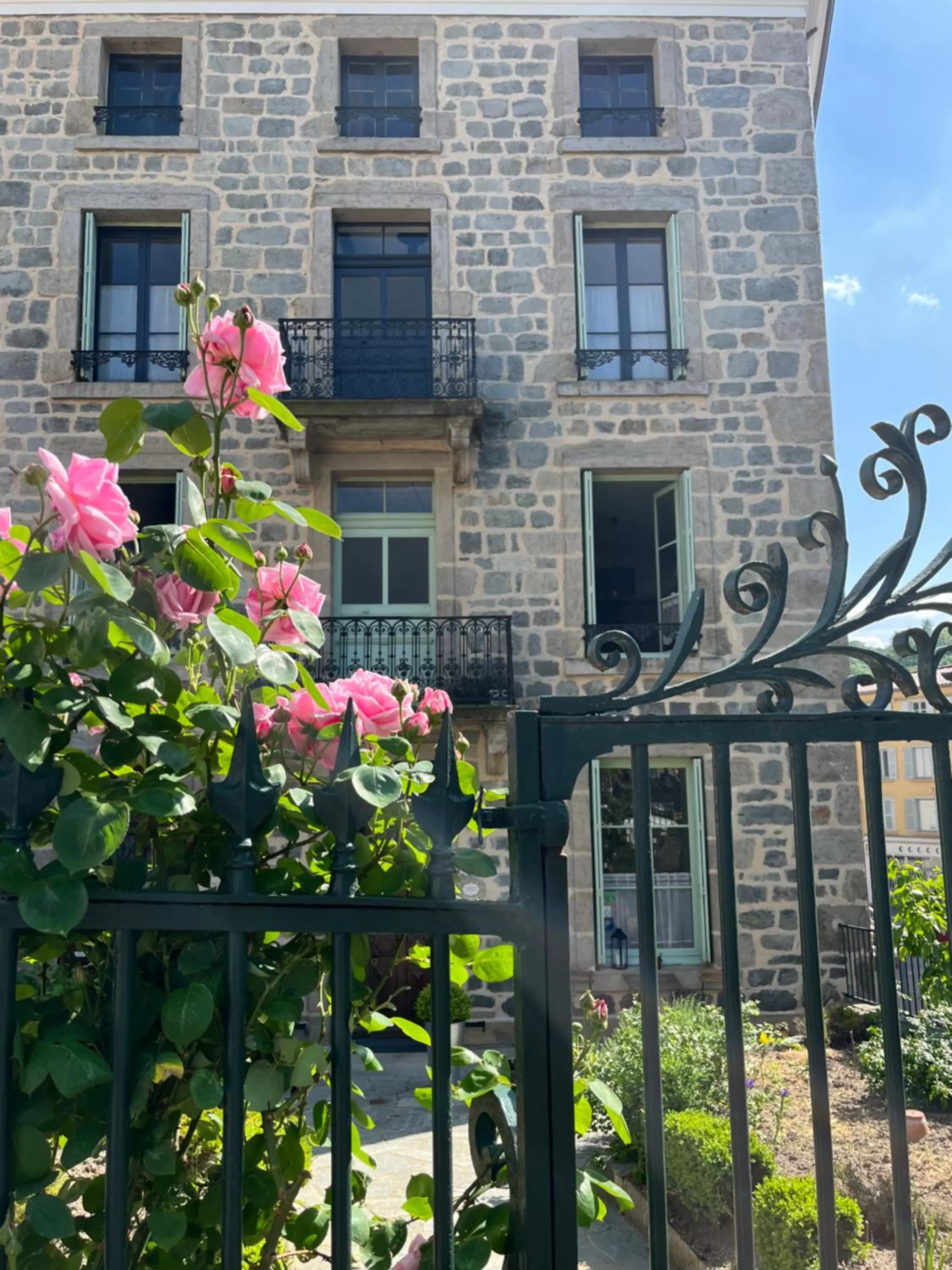 Property Building in La Maison de famille