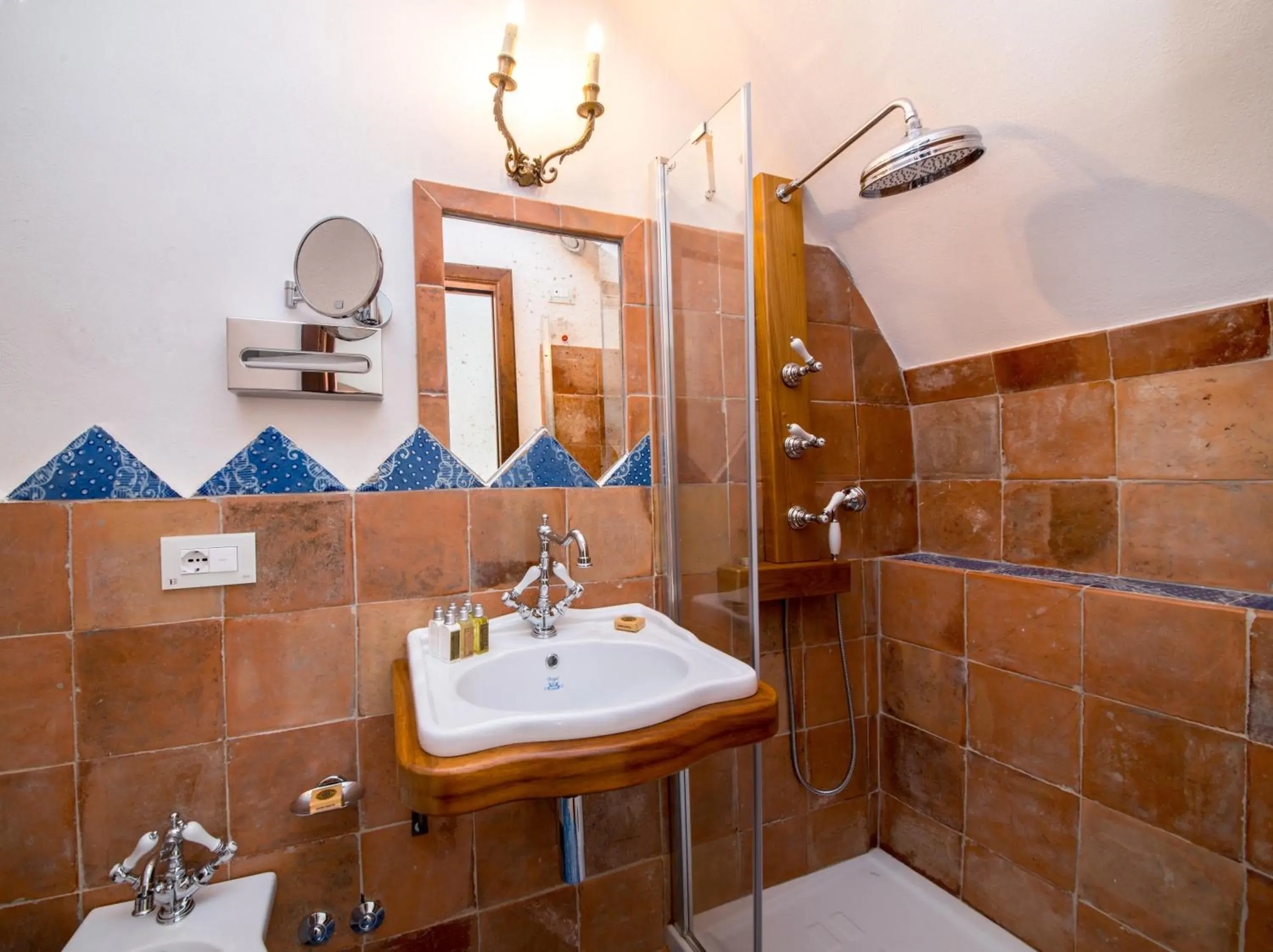 Shower, Bathroom in Badia Santa Maria de' Olearia