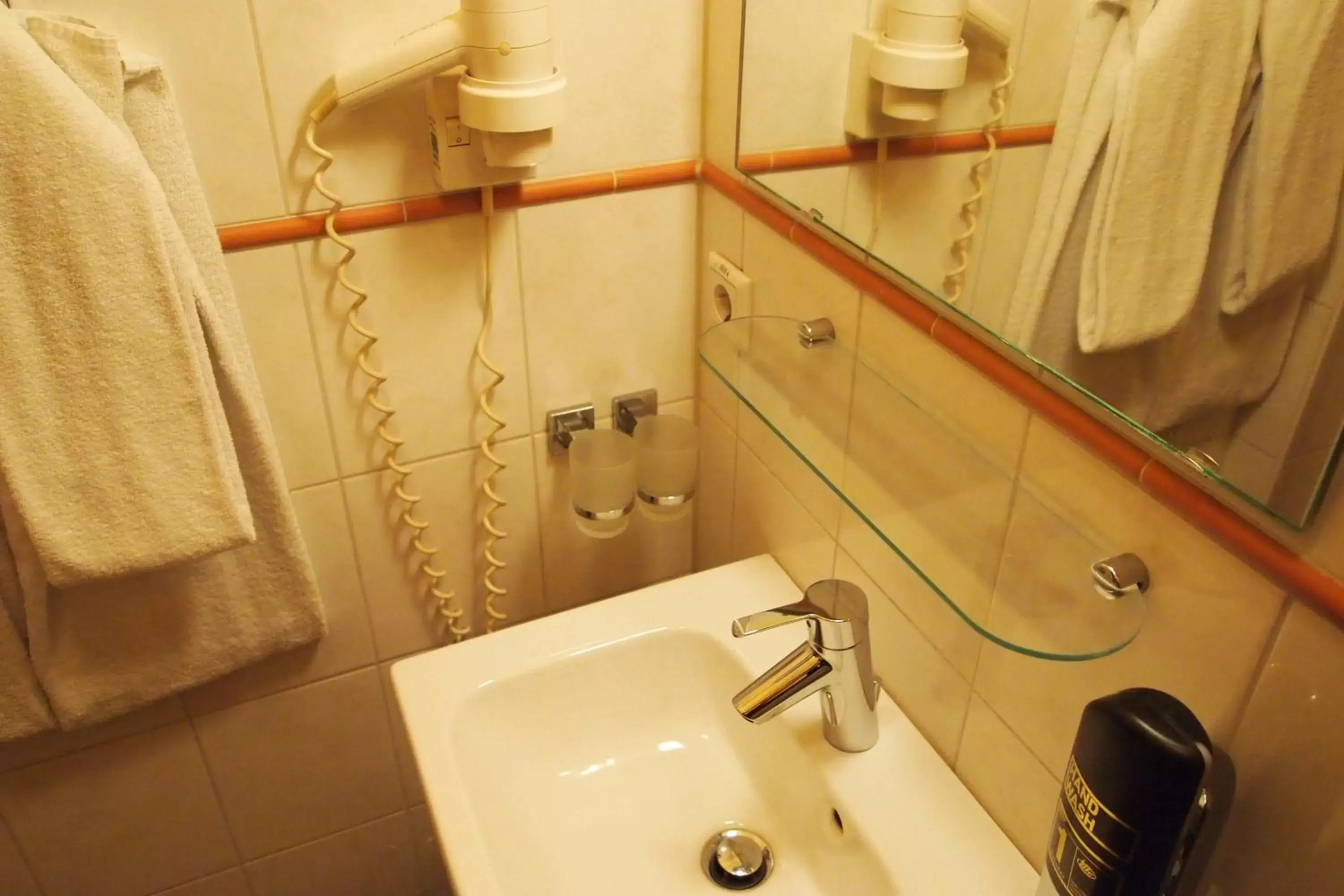 Bathroom in Hotel Imperial Bathroom in Hotel Imperial