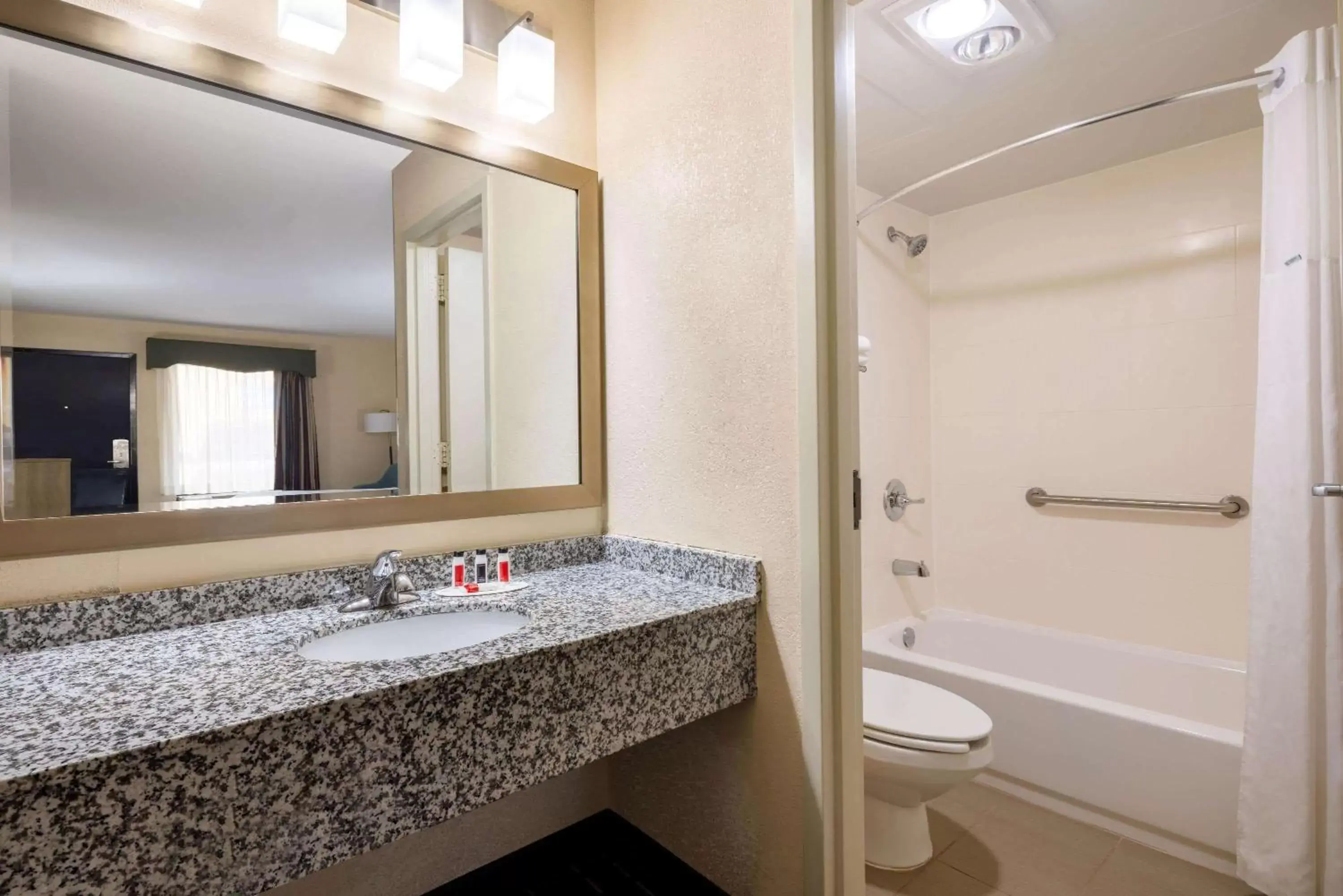 Bathroom in Days Inn by Wyndham Murphy