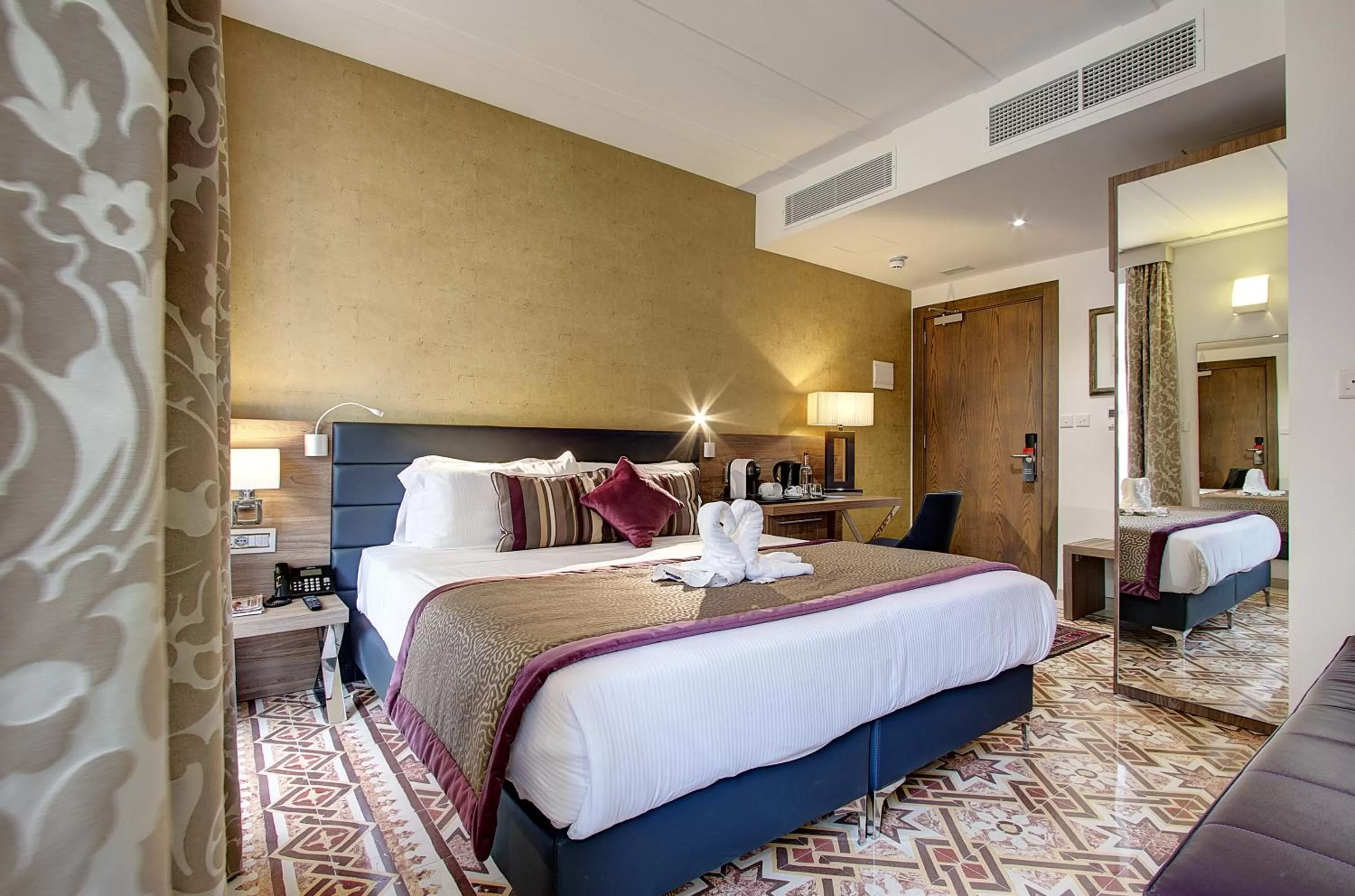 Bed in Palazzo Paolina Boutique Hotel