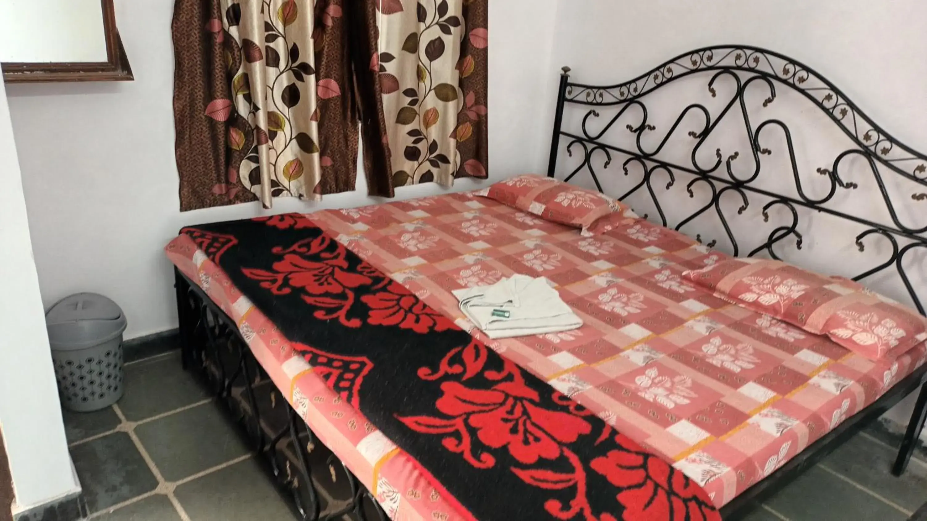 Property building, Bed in Jag Niwas Guest House & pure veg restaurant Property building, Bed in Jag Niwas Guest House & pure veg restaurant