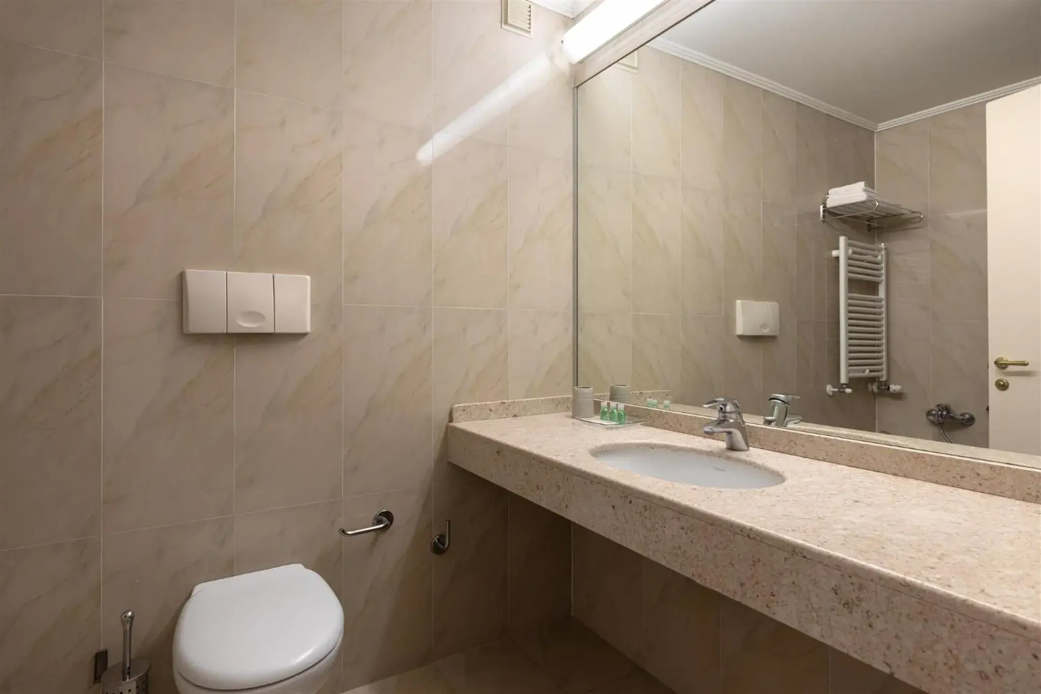 Bathroom in Noventa Hotel