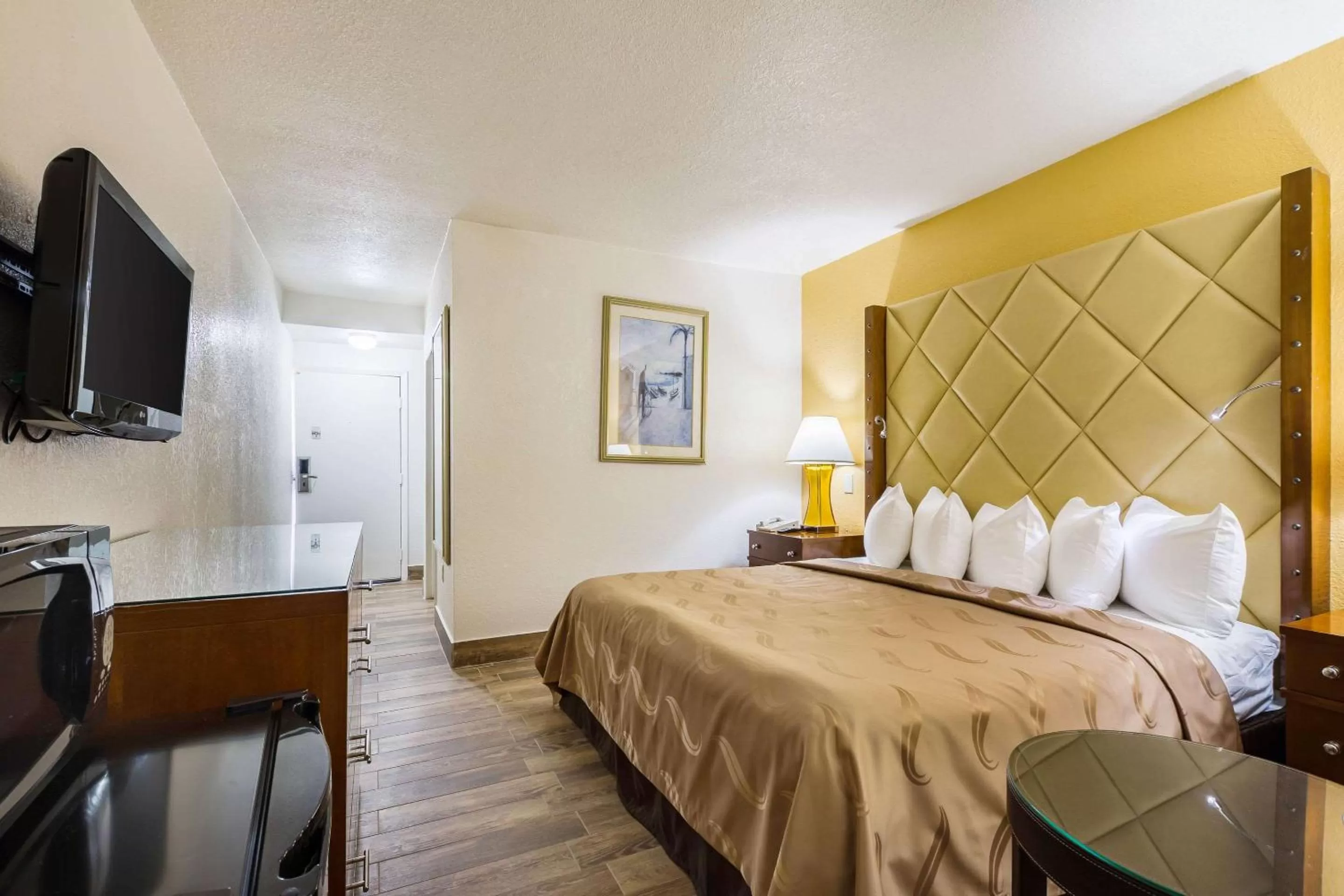 King Room with Bathtub - Disability Access/Non-Smoking - Exterior Hall in Quality Inn Florida City - Gateway to the Keys