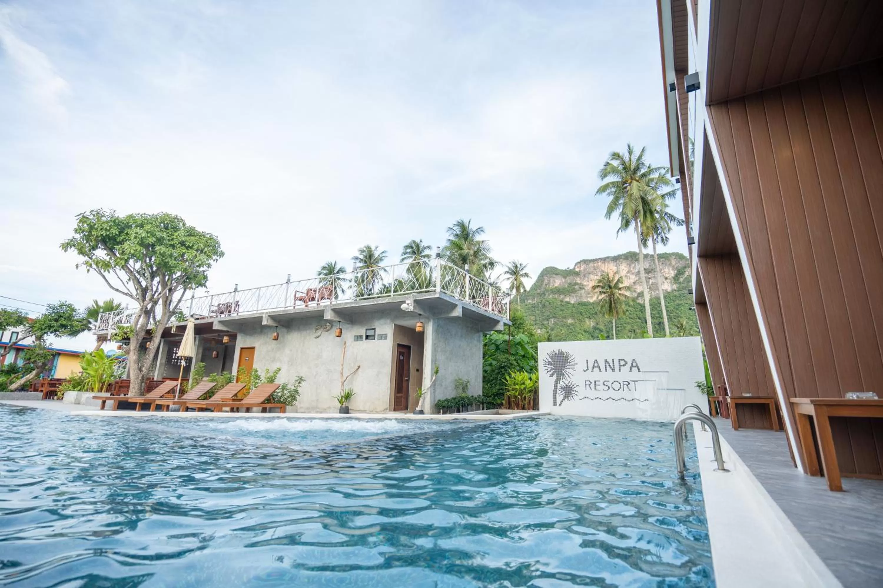 Swimming pool in Janpa Resort