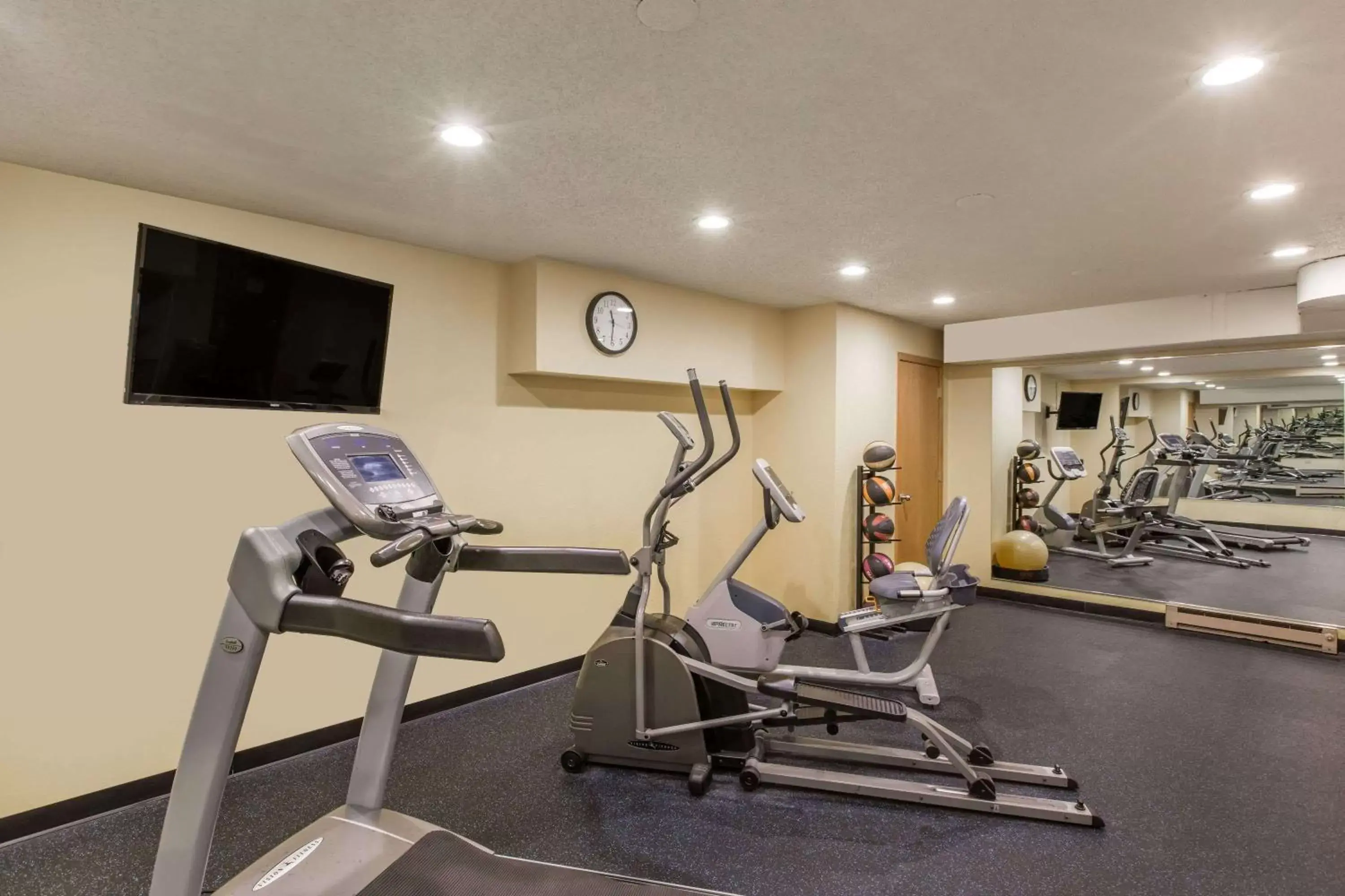 Fitness centre/facilities, Fitness Center/Facilities in Days Inn by Wyndham Pierre