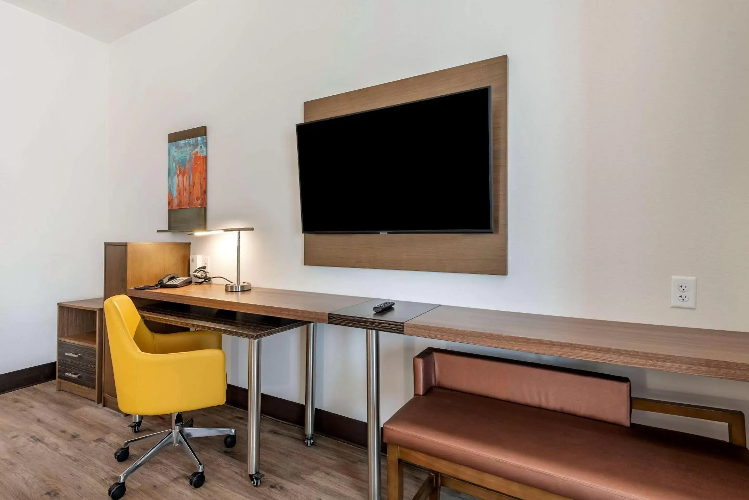 TV and multimedia, TV/Entertainment Center in MainStay Suites Colorado Springs East - Medical Center Area