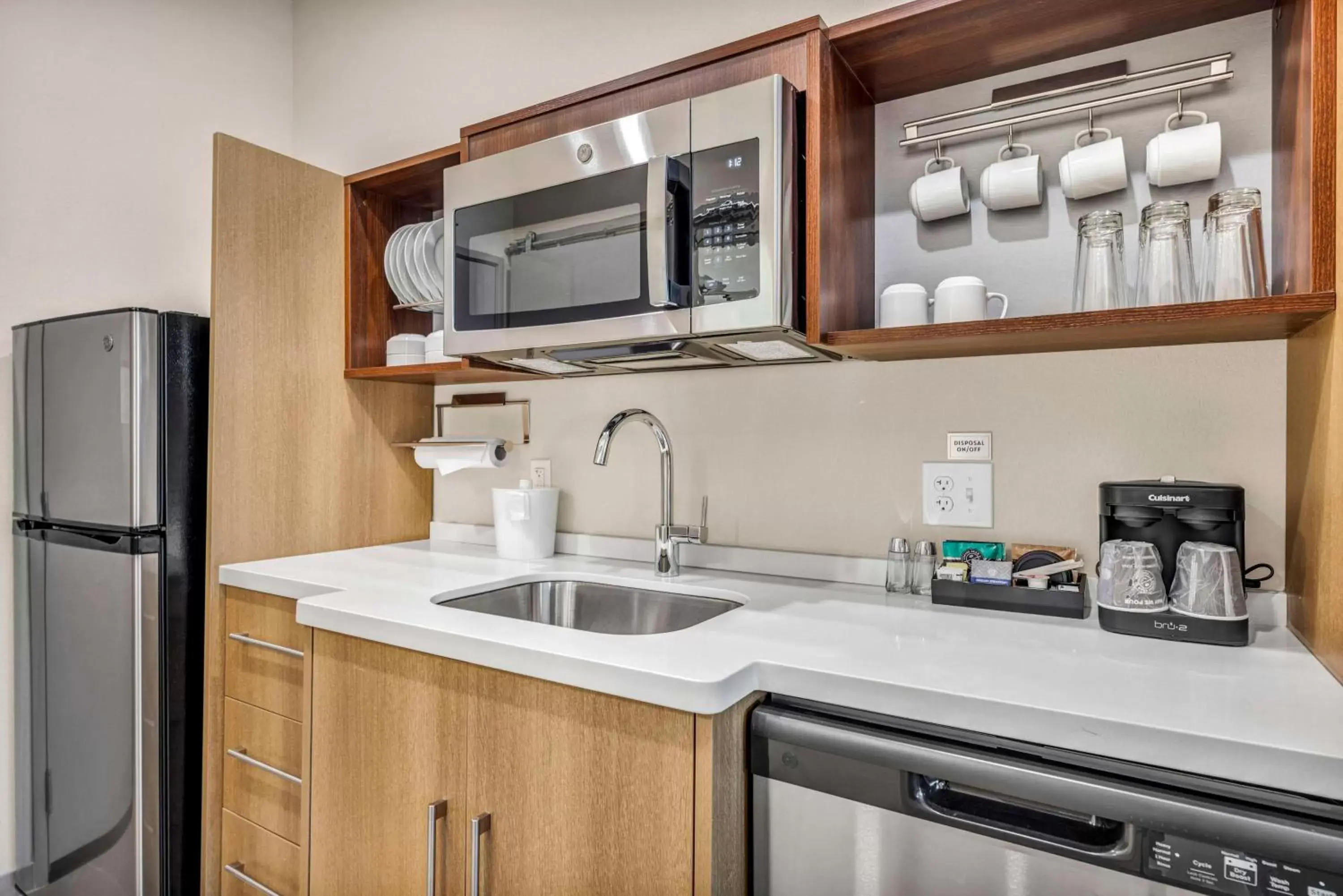 Photo of the whole room, Kitchen/Kitchenette in Home2 Suites By Hilton Raleigh State Arena