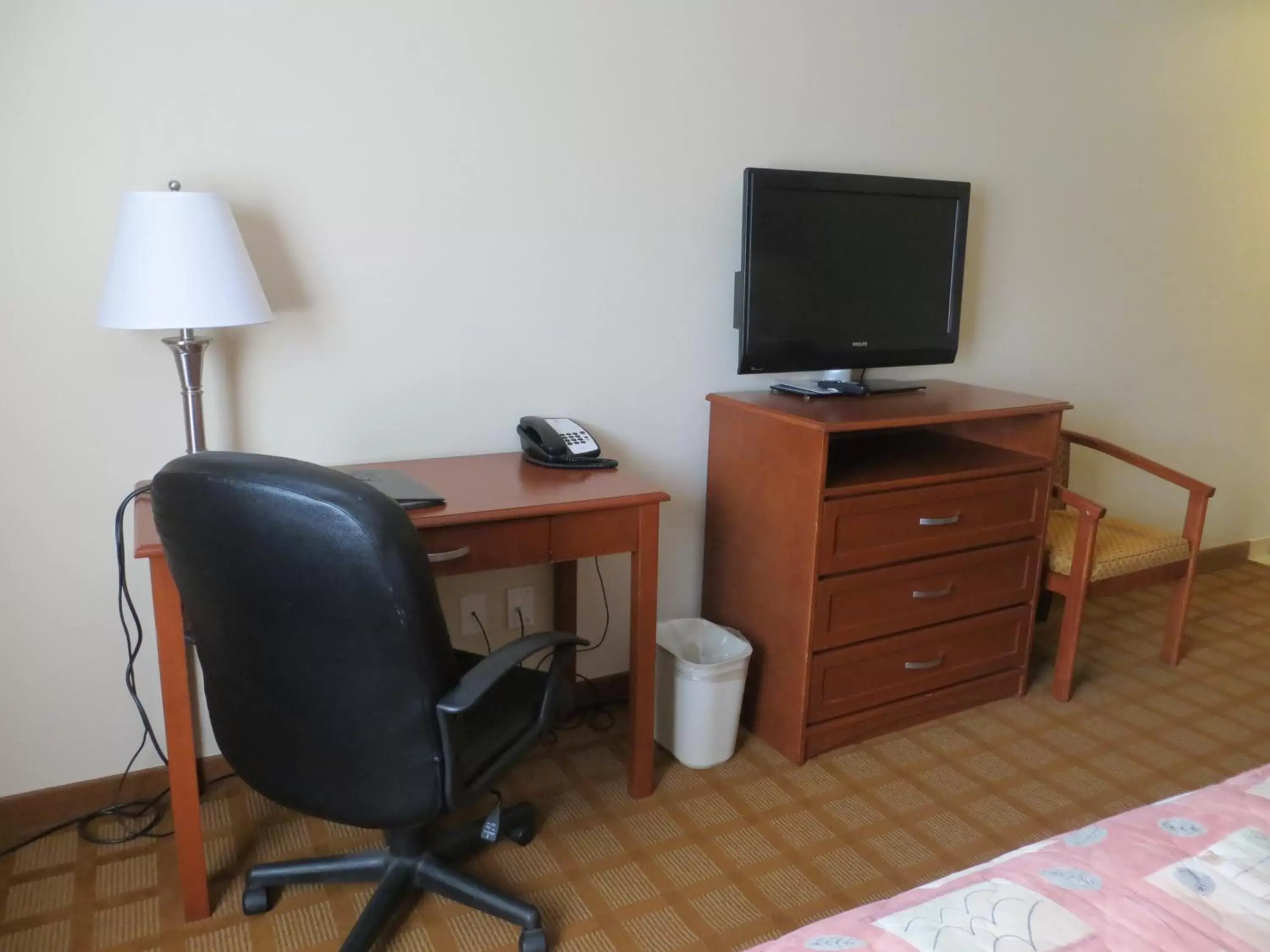 TV and multimedia, TV/Entertainment Center in Super 8 by Wyndham Abbotsford BC