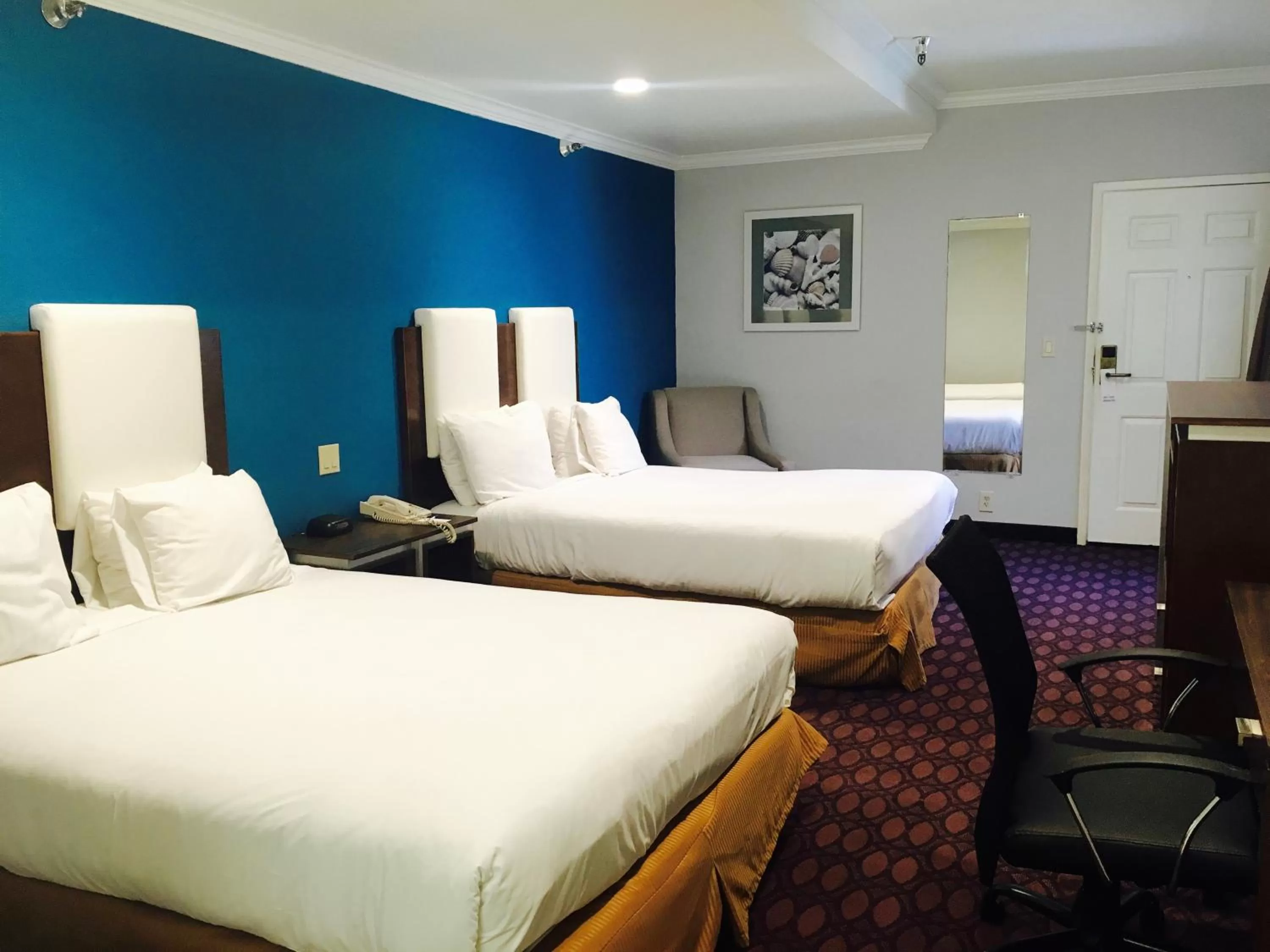 Bed in Hotel Pacific, Manhattan Beach