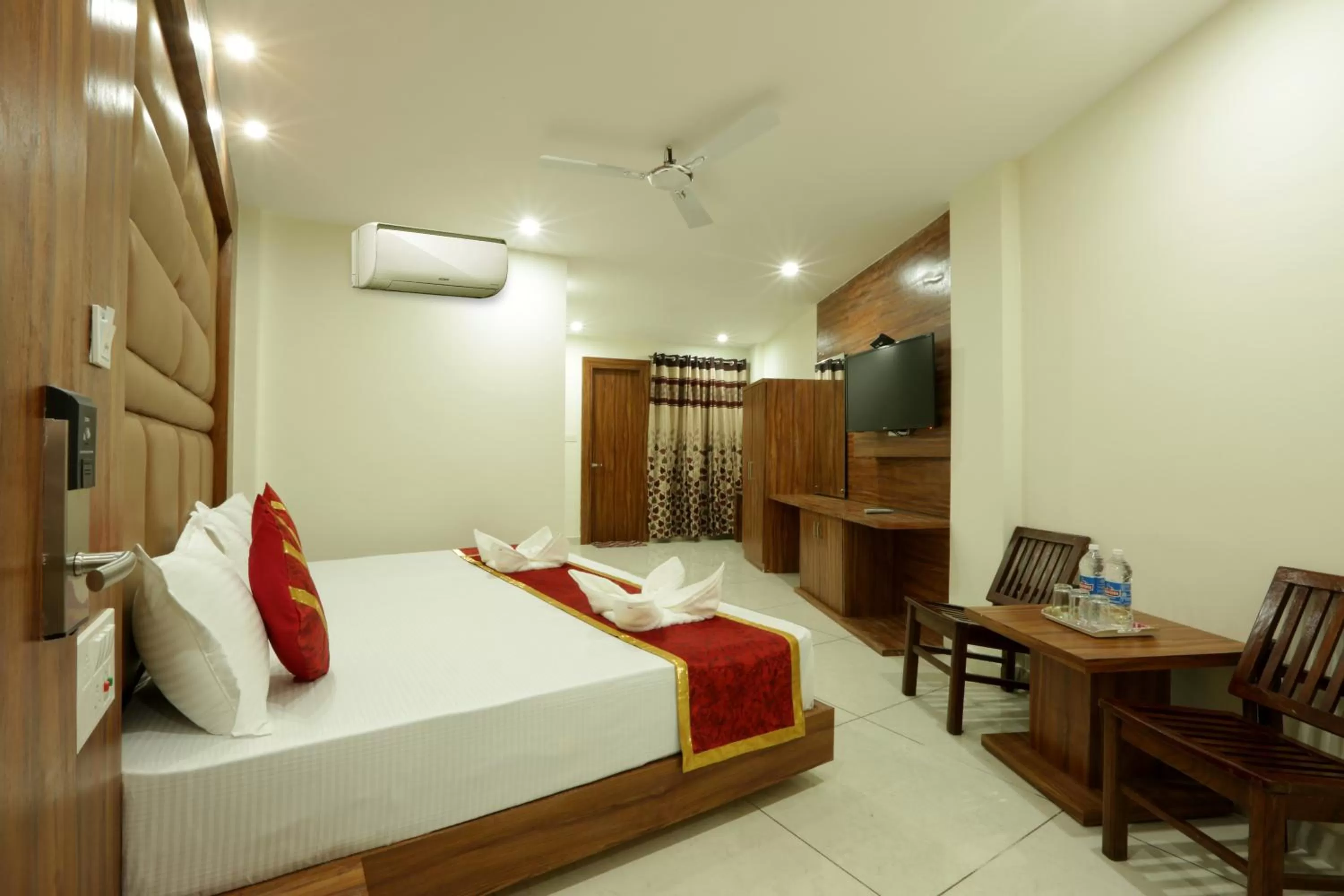 Deluxe Double Room in Hotel Katra Grand A Unit of Mal Mai Group