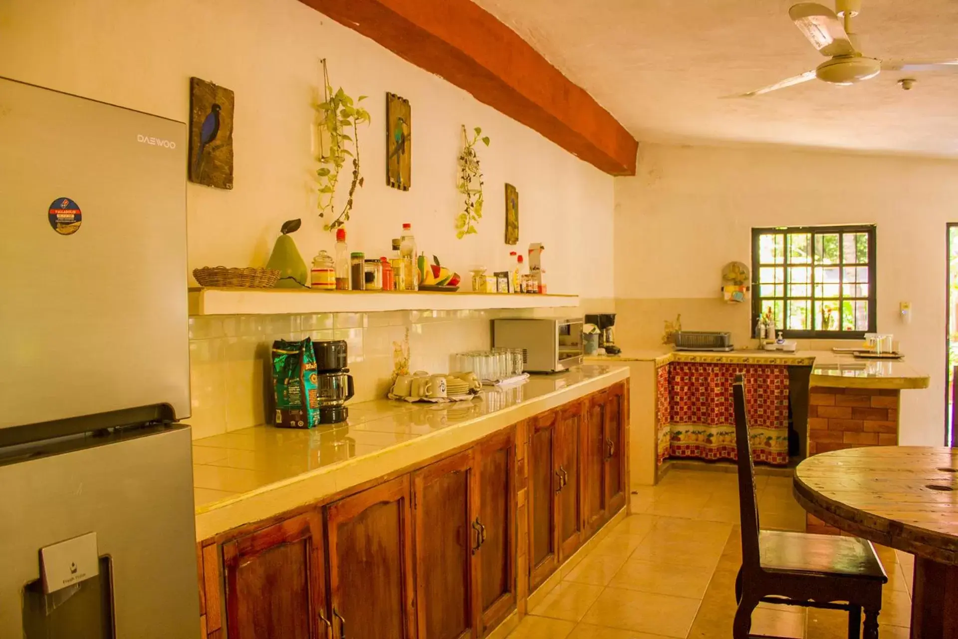 Communal kitchen, Restaurant/Places to Eat in Casa De Los Pájaros - B&B
