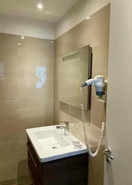 Bathroom in Rienzo Vatican Suites